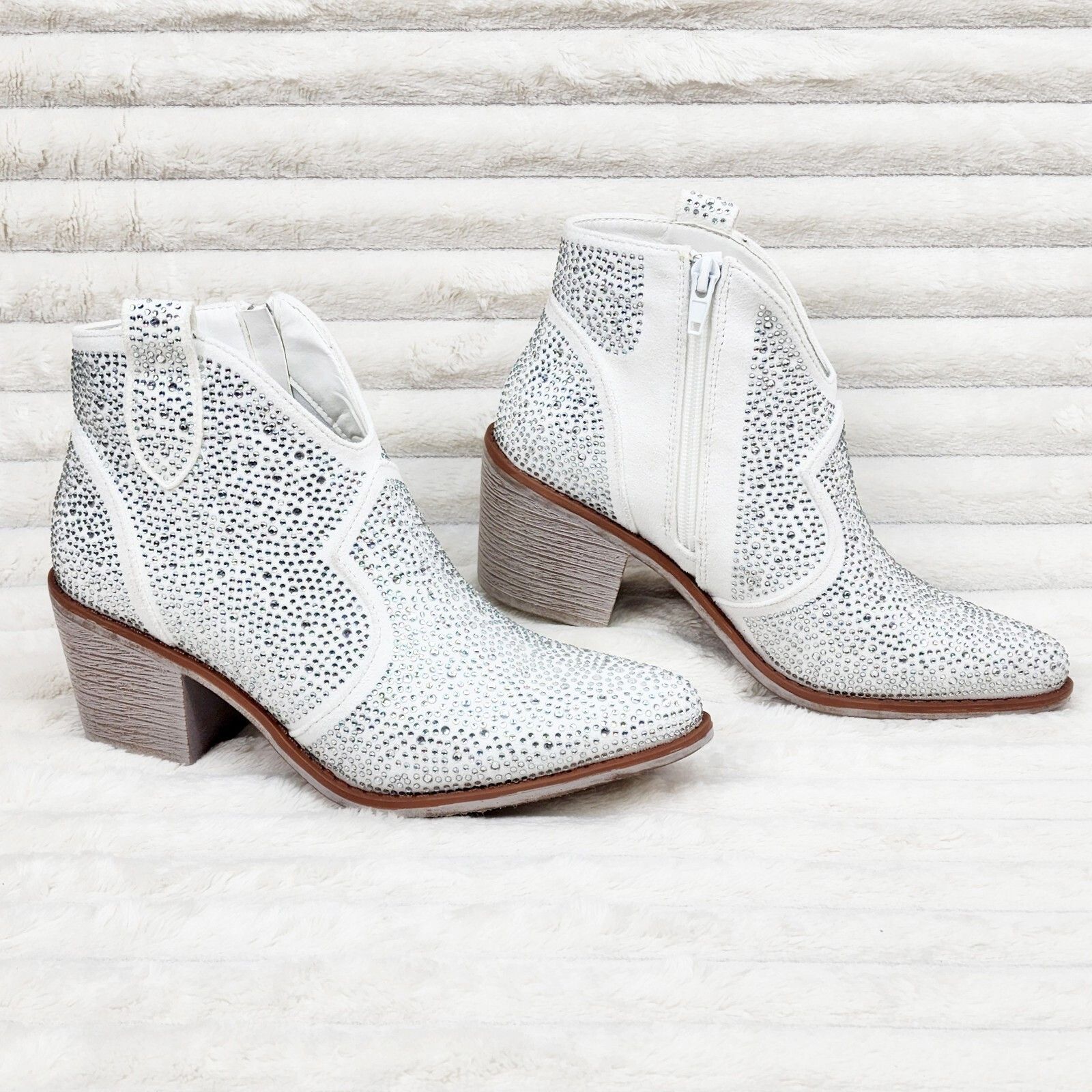 Other Wild Ones White Glamour Cowboy Rhinestone Cowgirl Ankle Boot Size US 7 / IT 37 - 6 Thumbnail