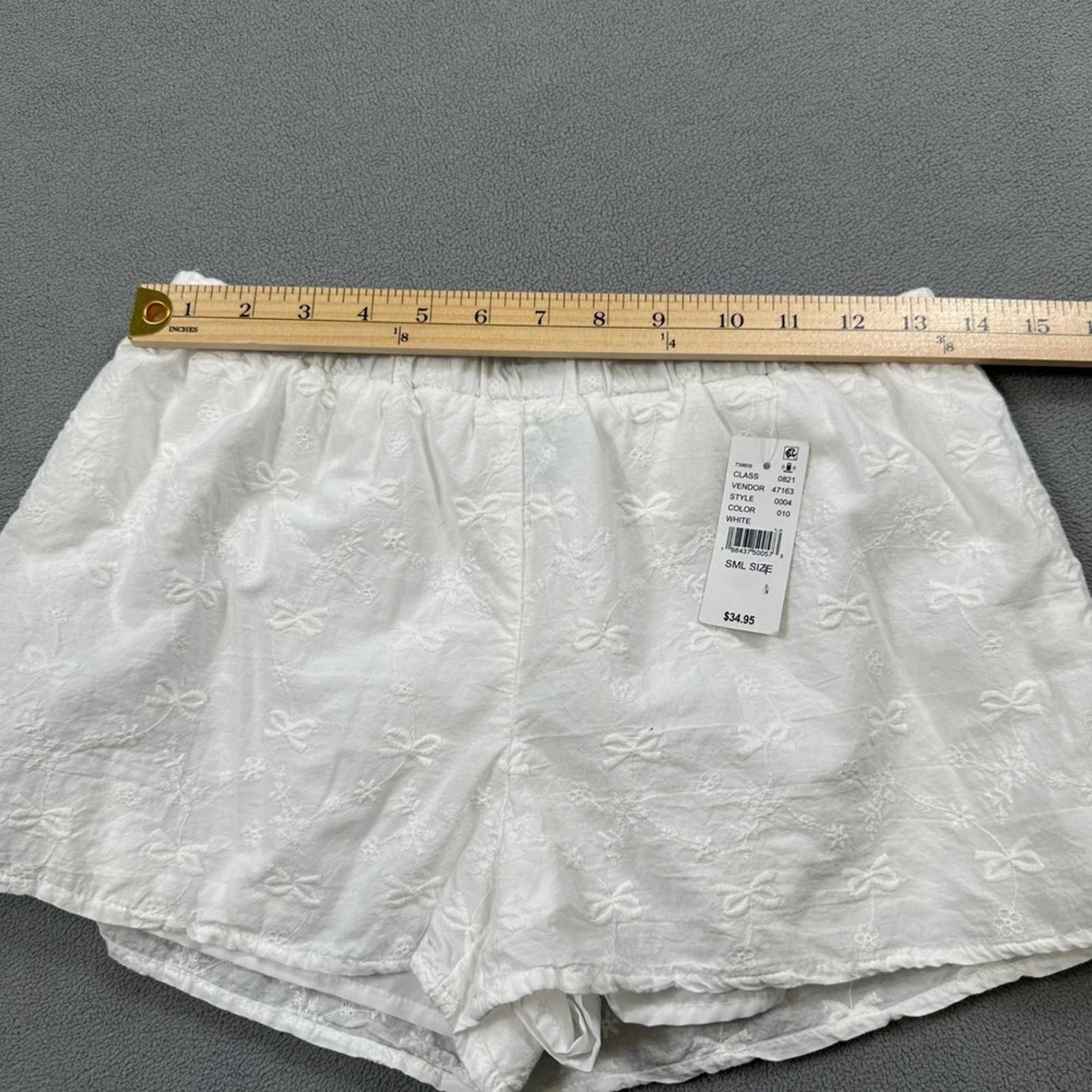 Other NWT Beverly And Beck S Shorts Womens White Floral Pacsun Size 28" / US 6 / IT 42 - 4 Thumbnail