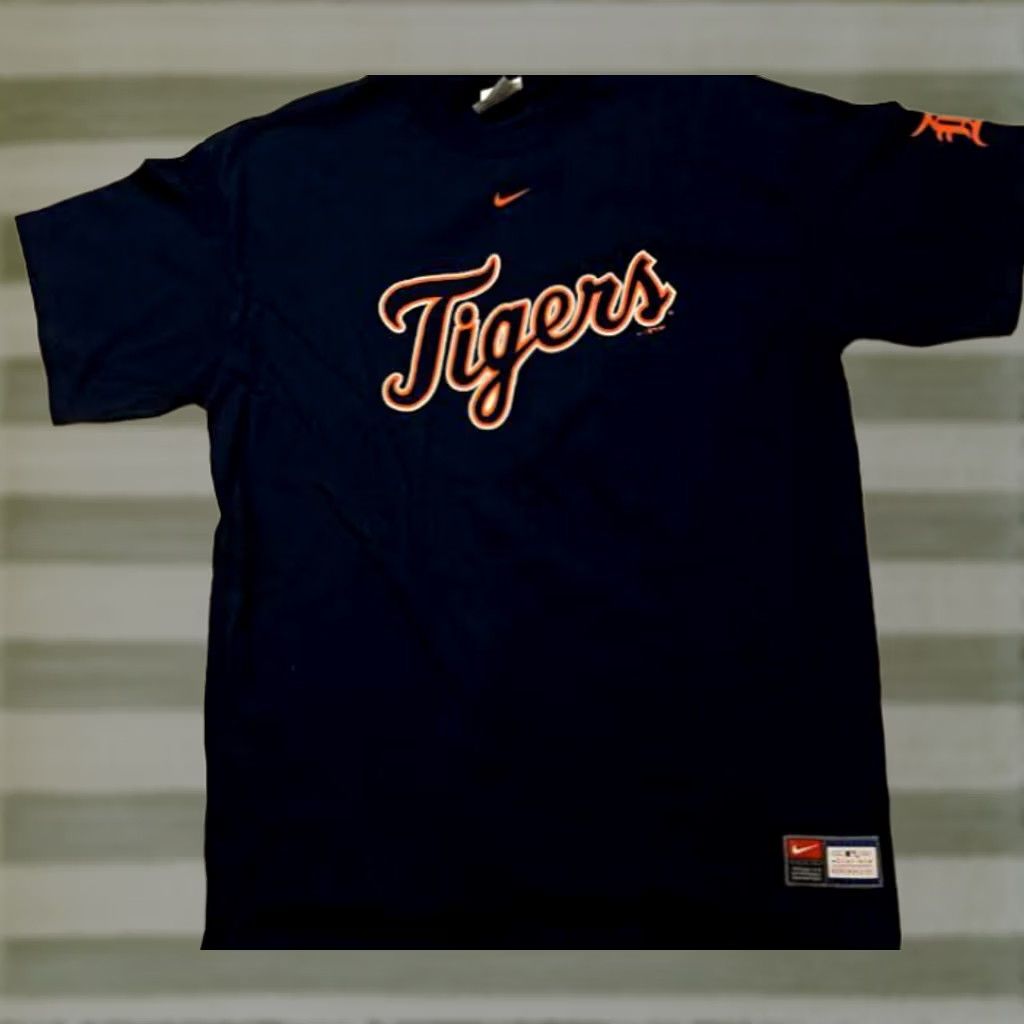 Nike Nike T-Shirt Detroit Tigers Baseball Blue XL Men's Short Sleeve EUC Center Swoosh 2004 Sports Baseball Reg Fit US 32in Long 24in Pit to Pit Size US XL / EU 56 / 4 - 1 Thumbnail