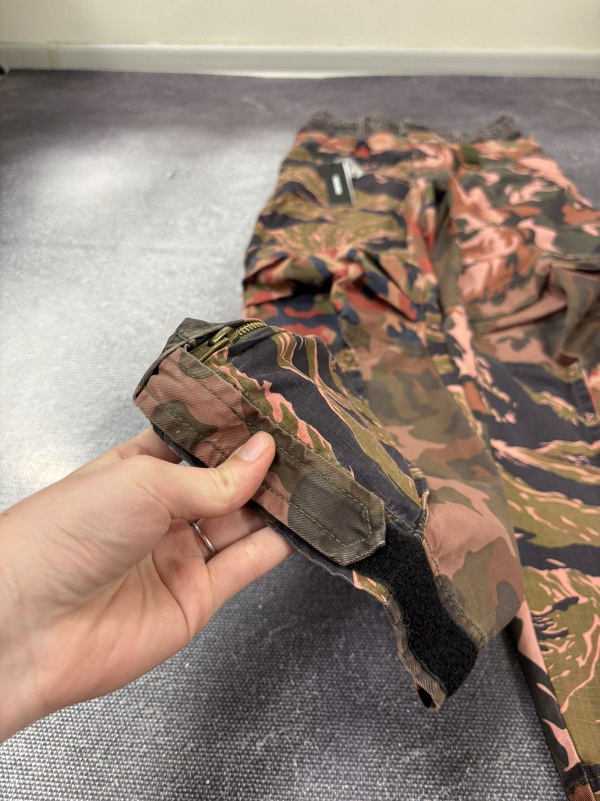 Diesel Diesel P-Giu NWT Women’s Field Camo Double Waist Cargo Pants Size 23" - 4 Thumbnail