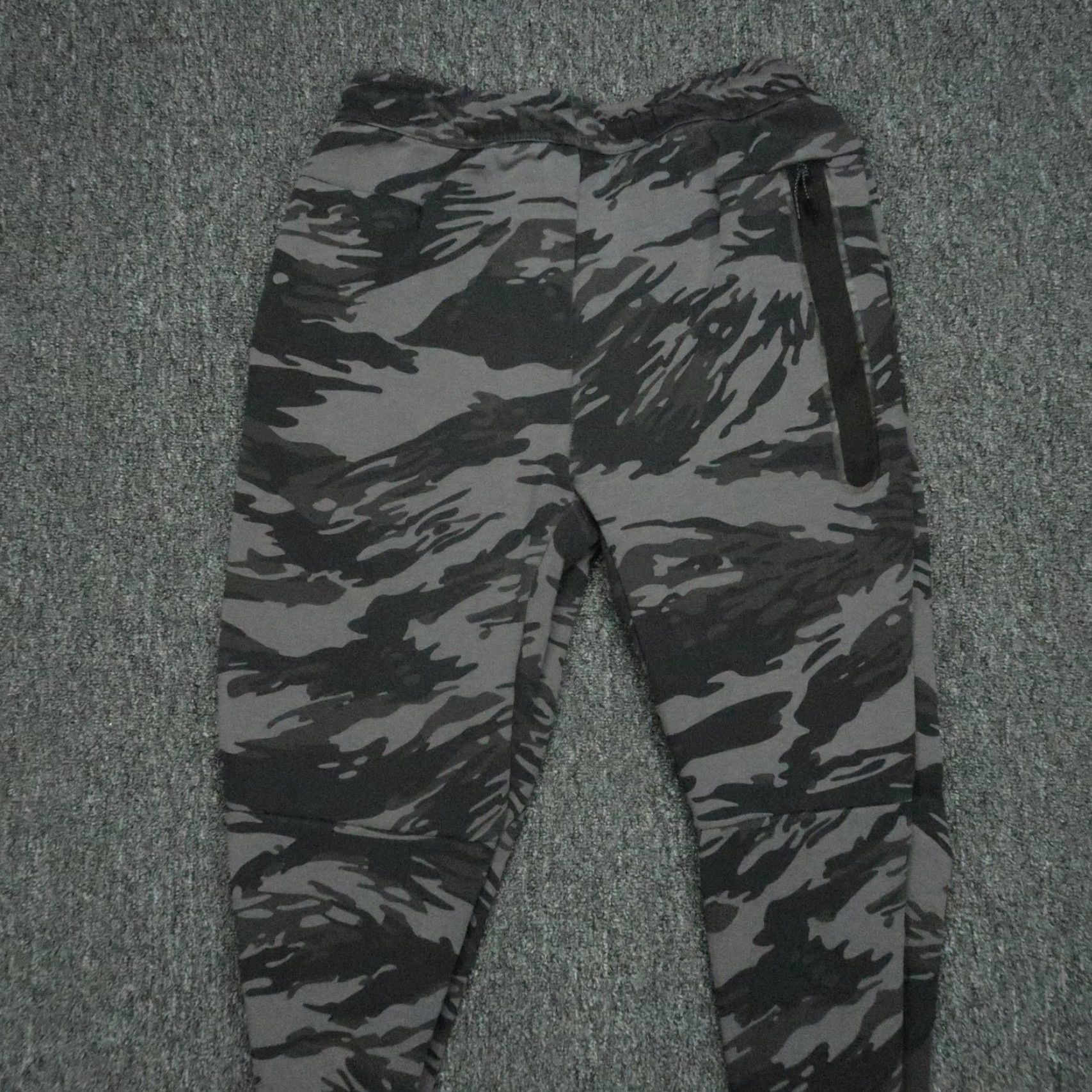 Nike Nike Pants Men Small Black Gray Camo Tech Fleece Joggers Athletic Training Size US 29 - 4 Thumbnail