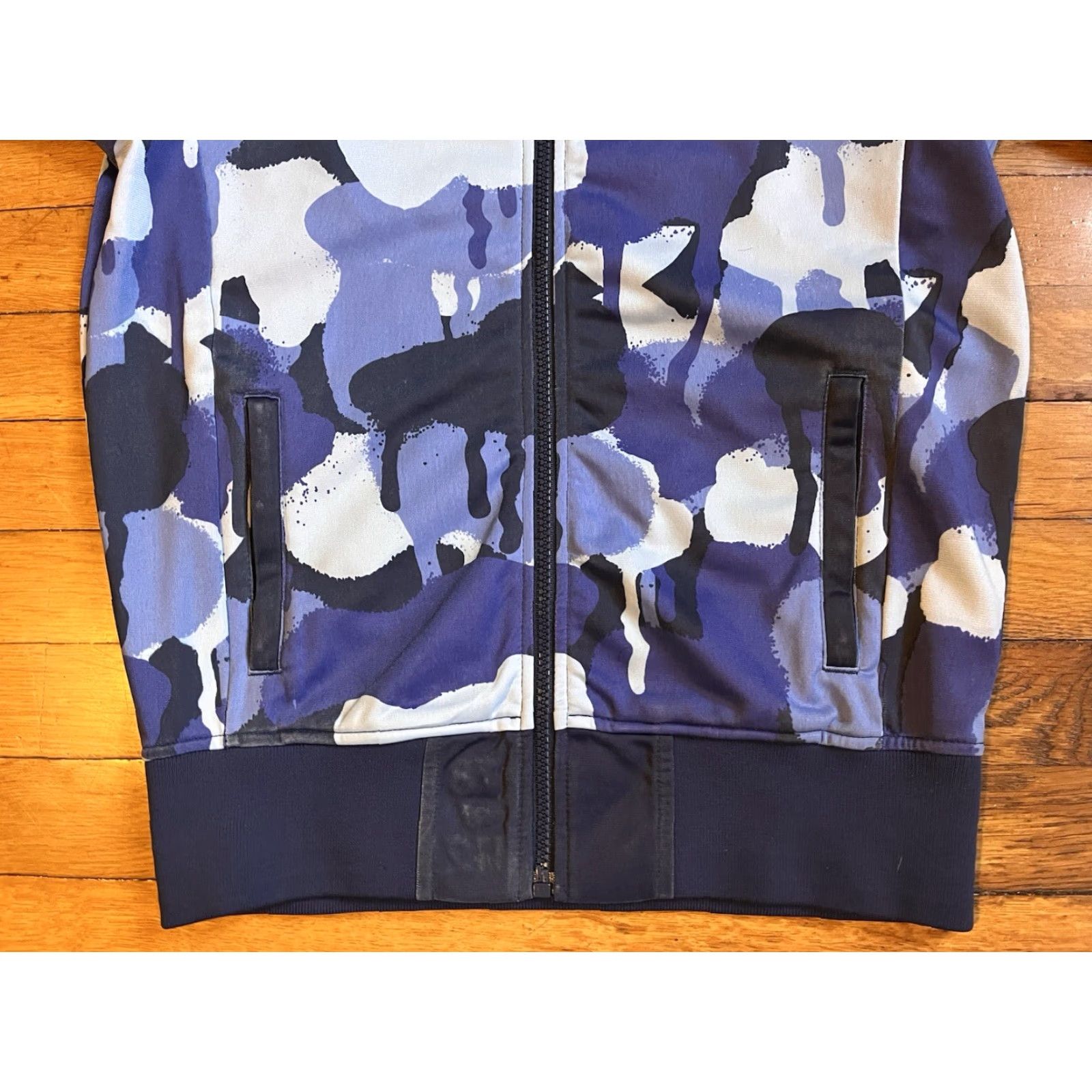 Vintage VINTAGE Kid Robot Camo Sweatshirt Men’s Medium Blue Full Zip Sweatshirt M Blue Camouflage Embroidered Logo Hooded Pockets Mens 78/112 Size US M / EU 48-50 / 2 - 3 Thumbnail