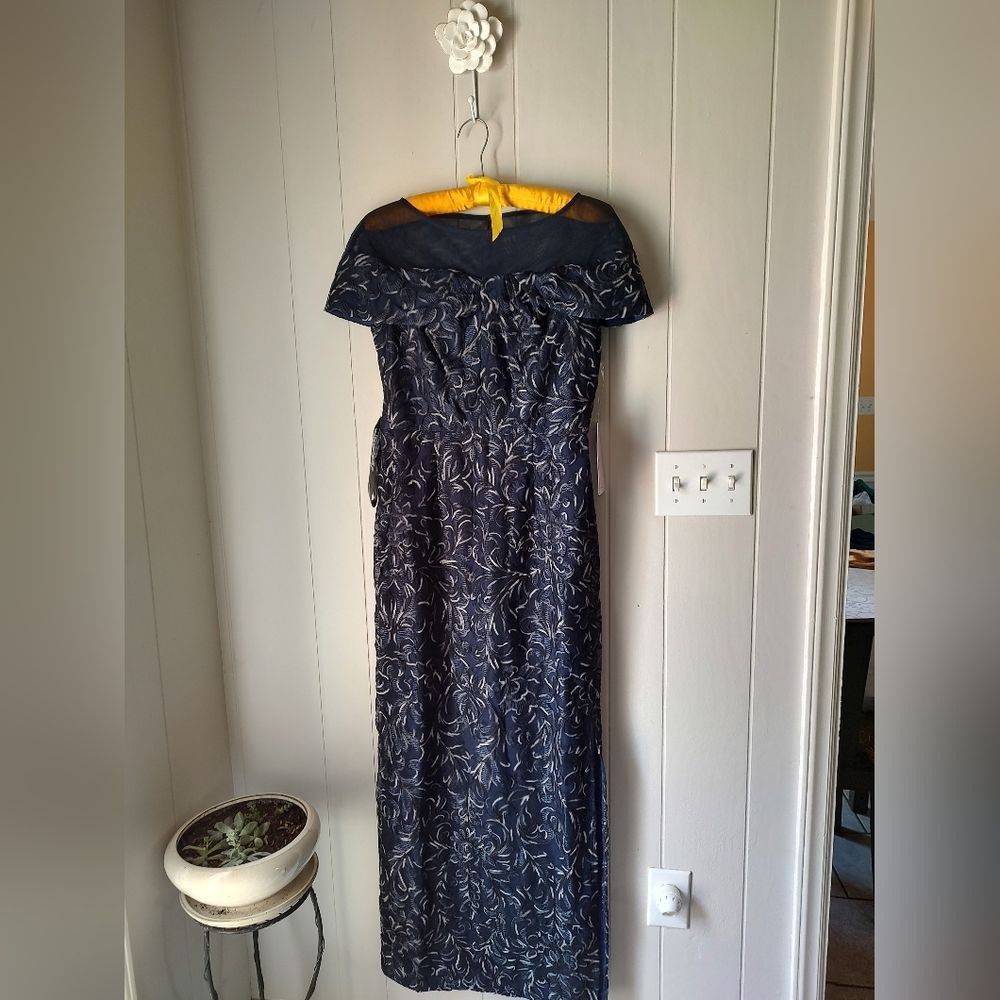 Other JS Collections "Reese" Navy Column Gown Sheer Neck Size 8 Size M / US 6-8 / IT 42-44 - 2 Thumbnail