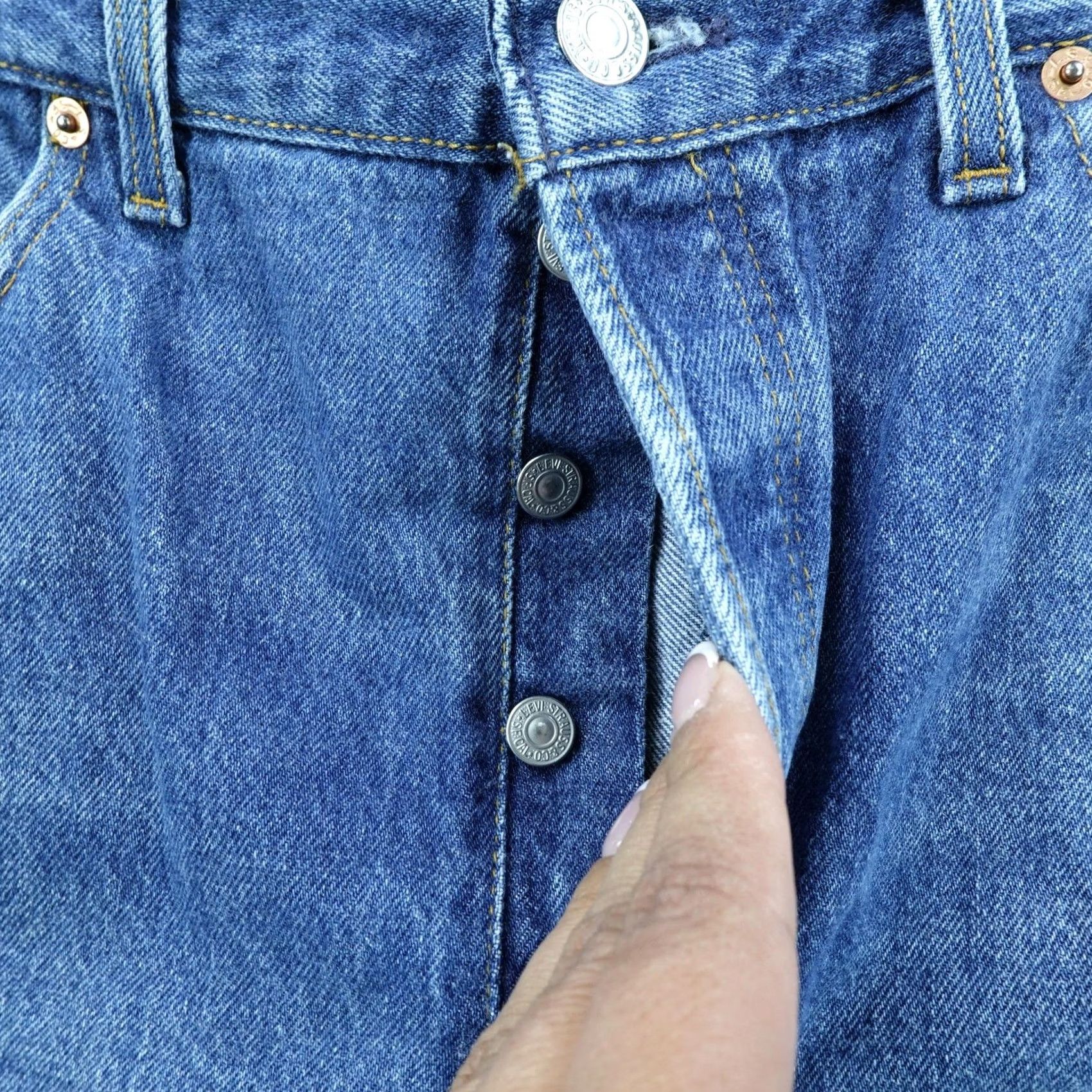 Levi's VINTAGE Levis Jeans 501 Straight Leg Button Fly Blue Denim USA 90s Mens 38x30 Size US 38 / EU 54 - 5 Thumbnail