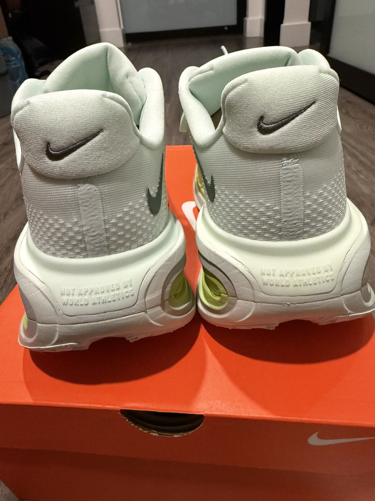 Nike Nike Vomero Premium “Barely Volt” Size US 8.5 / EU 41-42 - 7 Thumbnail