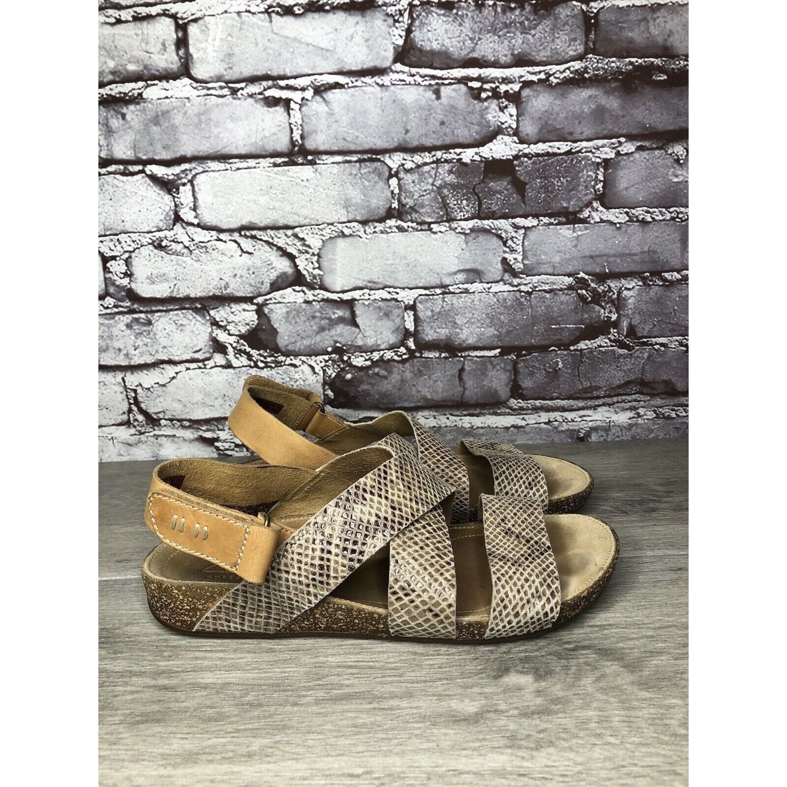 Clarks Clarks Artisan Taupe Snake Skin Print Ankle Strap Cork Wedge Size US 7.5 / IT 37.5 - 3 Thumbnail