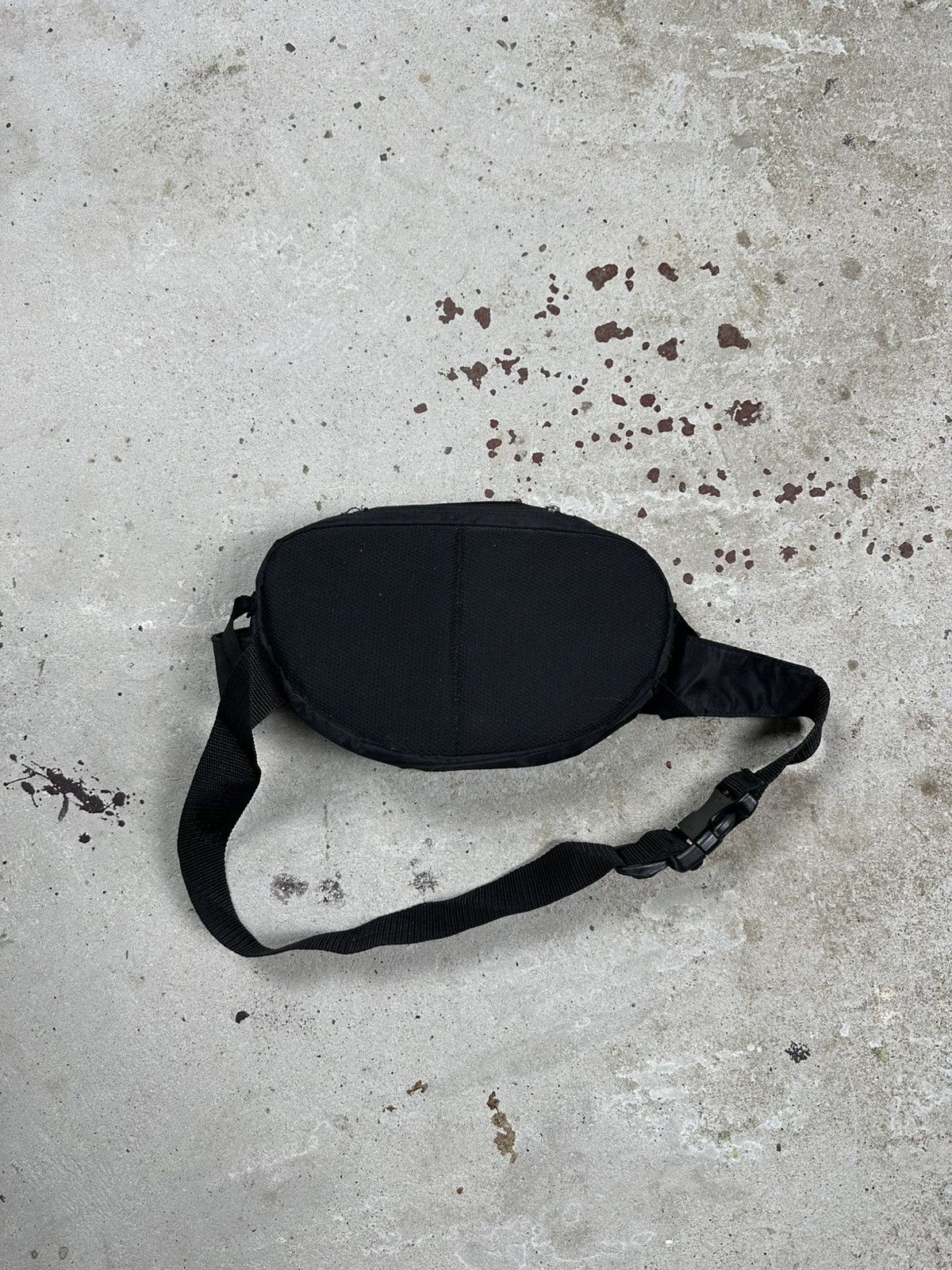 Nike Vintage Y2K Nike Black Waist Bag Pack Swoosh Rare Size ONE SIZE - 2 Thumbnail