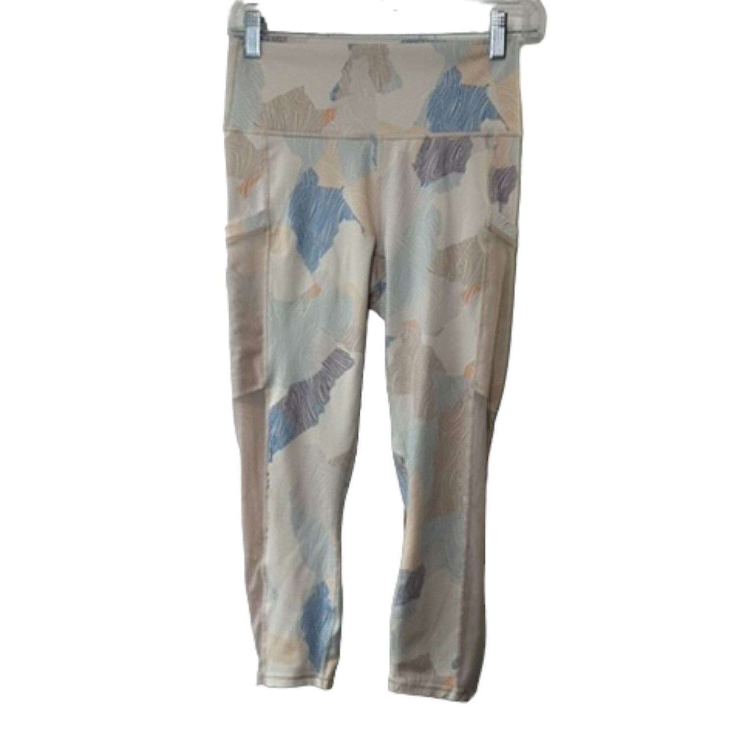 Fabletics Fabletics POWERHOLD 22" Print Compression Leggings Size 27" / US 4 / IT 40 - 1 Thumbnail