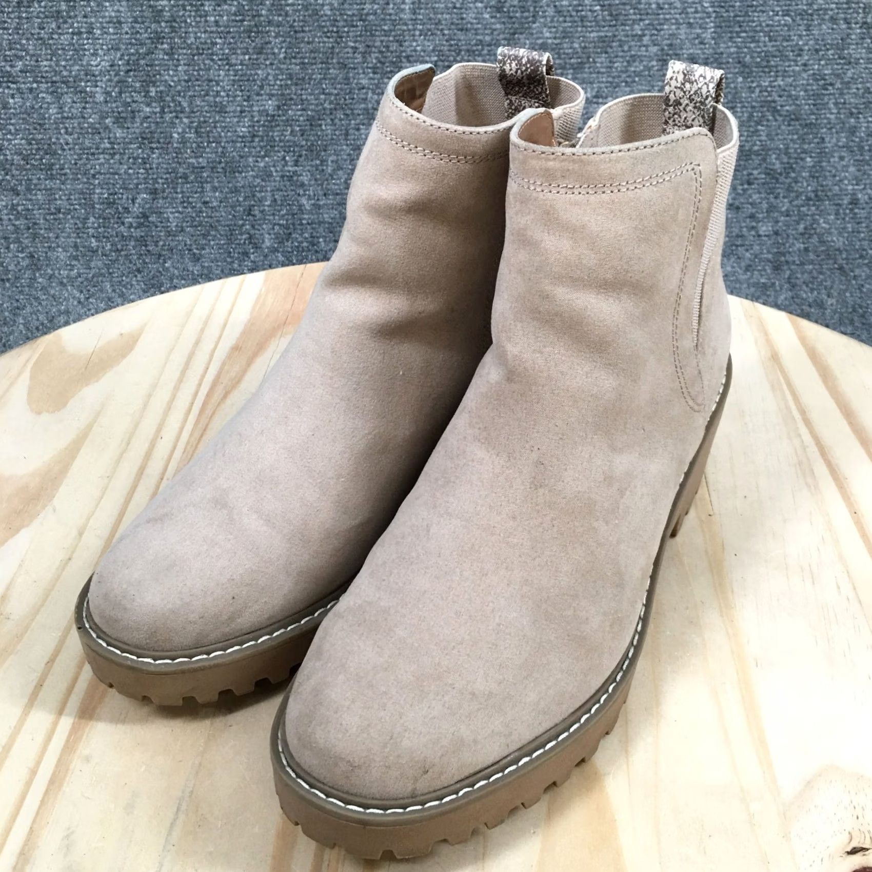 Vintage Universal Thread Boots Womens 8 Taci Bootie Brown Comfort Block Heels Ankle Top Suede Casual Modern Classic Womens Boots 8 Brown Size M / US 6-8 / IT 42-44 - 4 Thumbnail