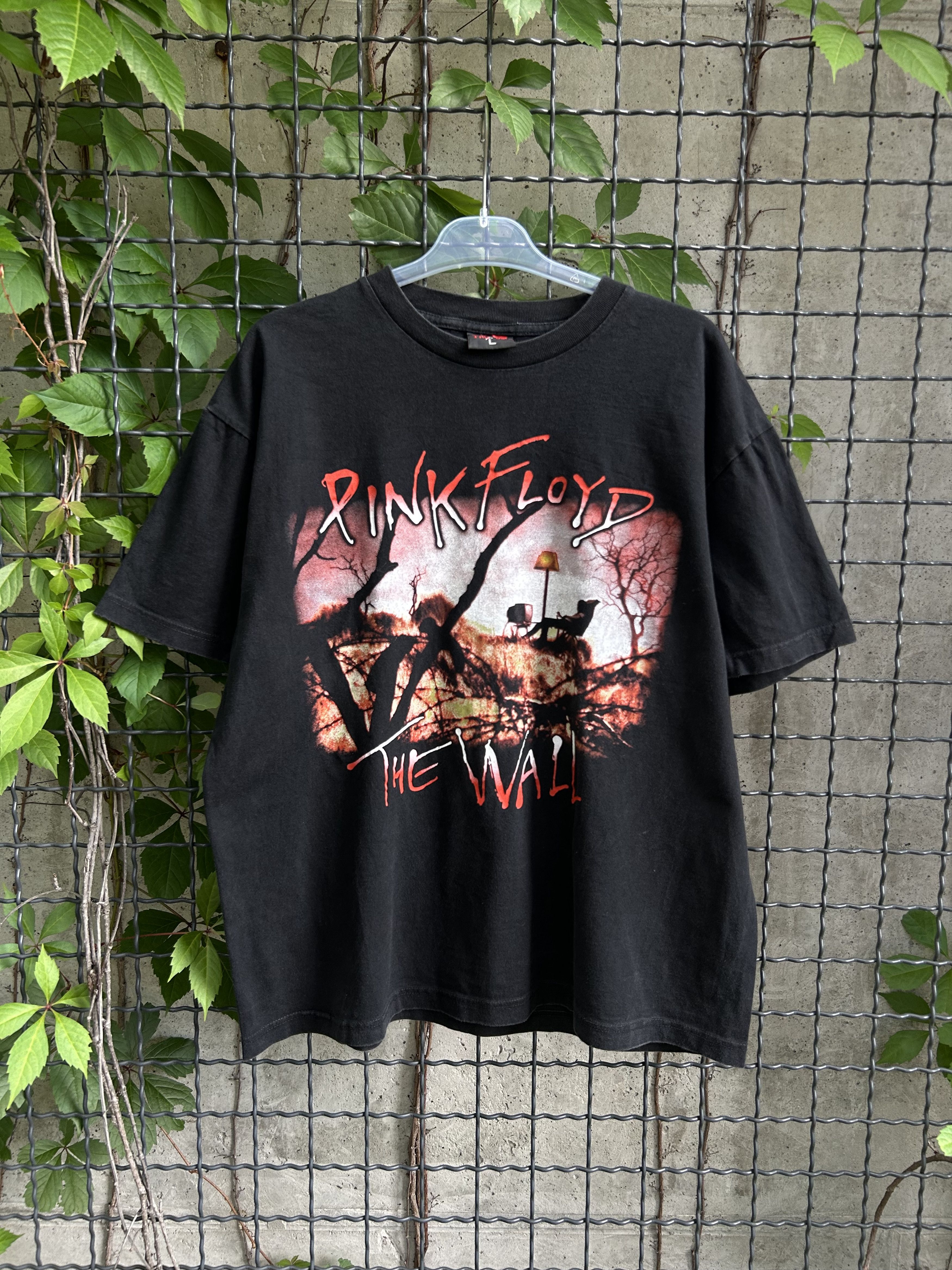 Band Tees Vintage 90s Pink Floyd The Wall Rock Band T-shirt Size US L / EU 52-54 / 3 - 1 Thumbnail