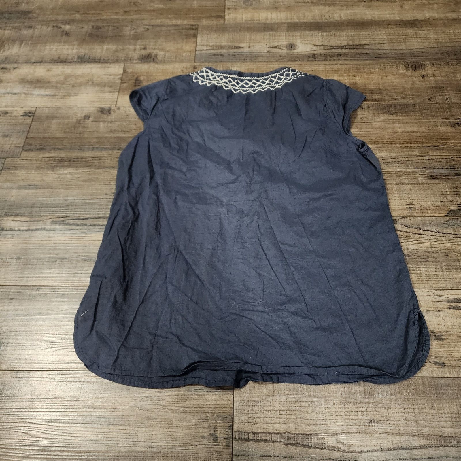 Izod Izod embroidered sleeveless blouse women top sz M blue 2228 Size M / US 6-8 / IT 42-44 - 5 Thumbnail