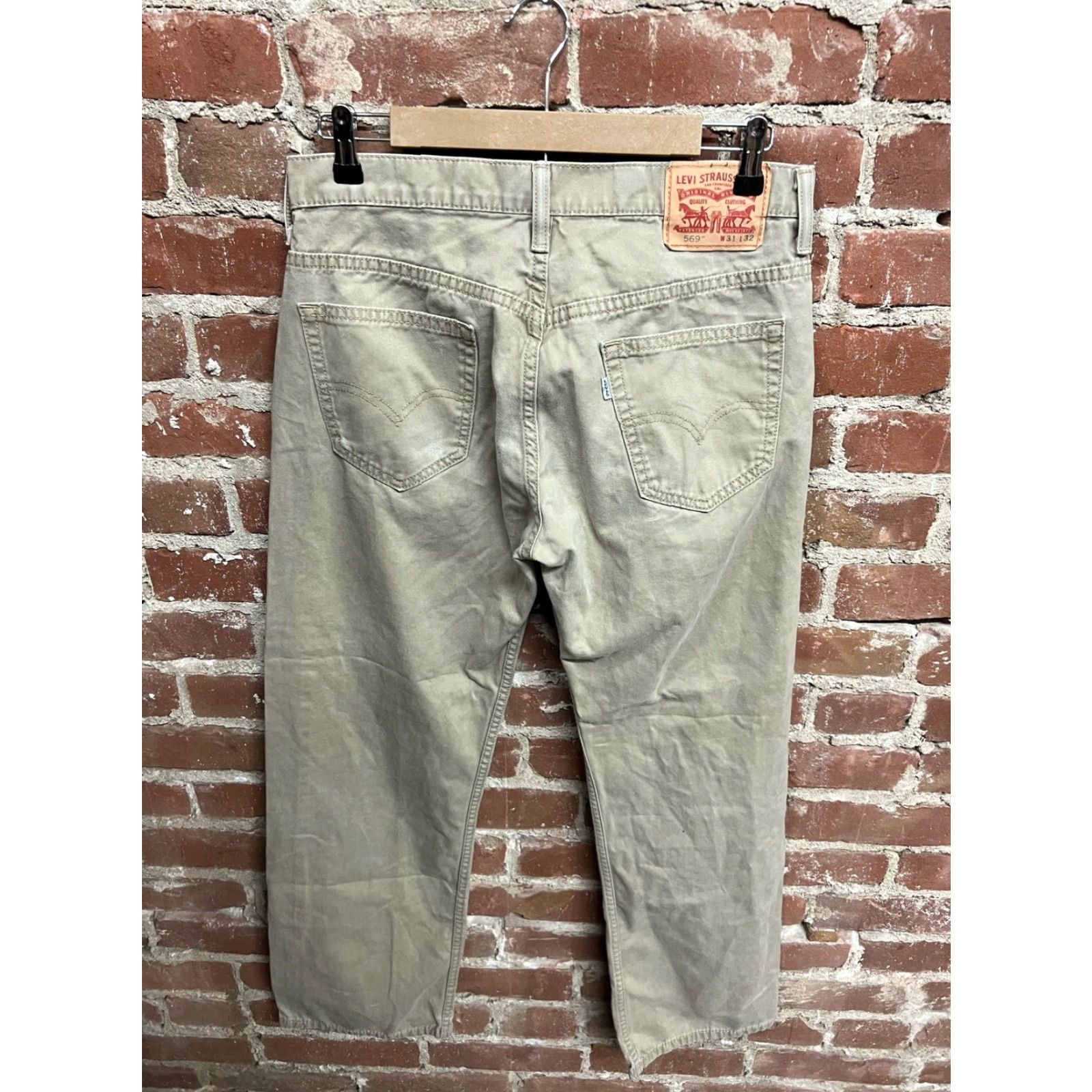 Levi's LEVI'S Men's Jeans-Style Pants Beige 31x32 Regular Cotton Blend Jean-Style Pants Mens 31 32 Beige Levi's Kahki Size US 31 - 2 Thumbnail