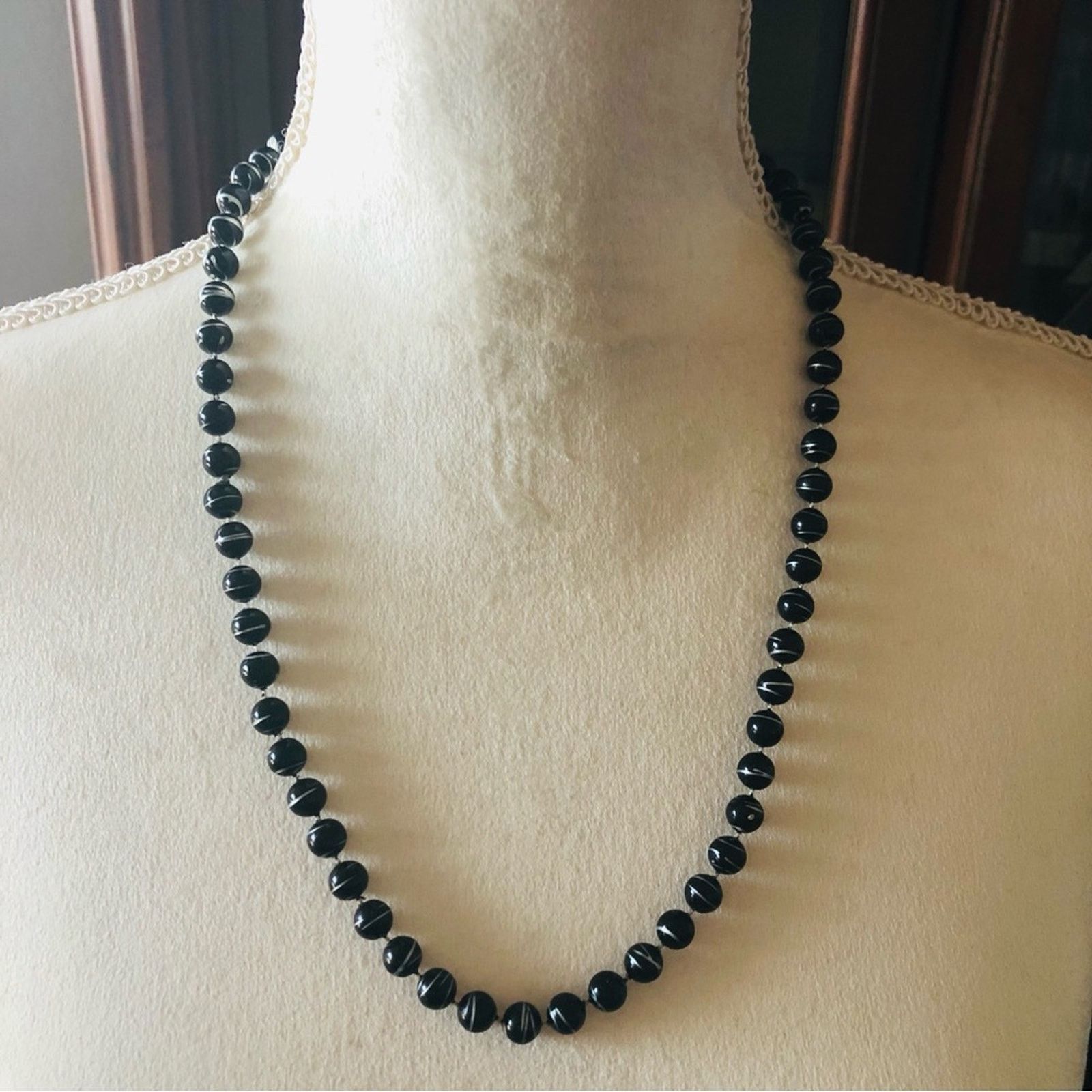 Vintage Vintage 80s black with silver metallic painted bead necklace Size ONE SIZE - 3 Thumbnail
