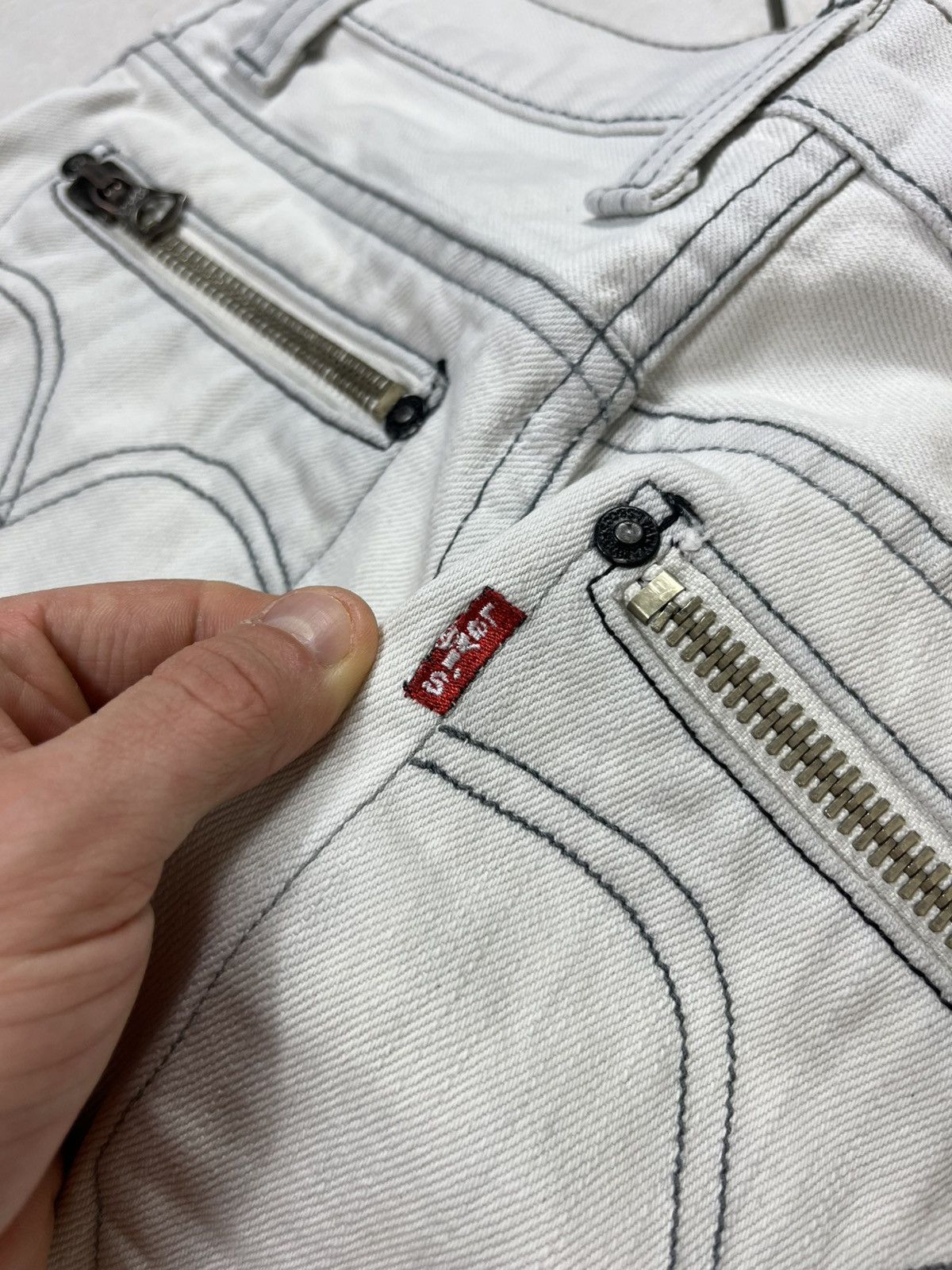 Designer × Levi's × Vintage Vintage Levi’s 513 skinny leg zip pockets denim jeans pants Size US 30 / EU 46 - 19 Thumbnail