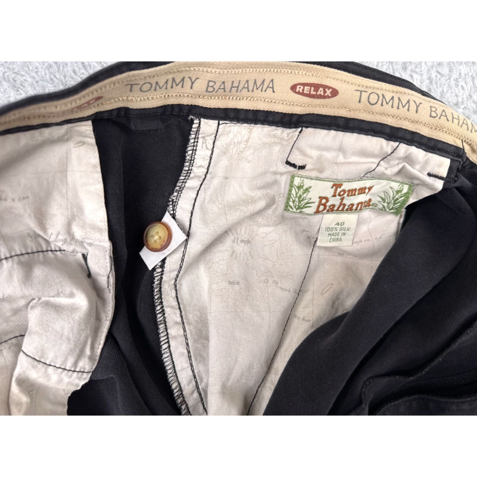 Tommy Bahama VINTAGE not applicable; restructure: "Tommy Bahama Silk Pleated Chino Shorts Men 40 Blue 39x8 Lightweight Beach Casual" Size US 40 / EU 56 - 7 Thumbnail