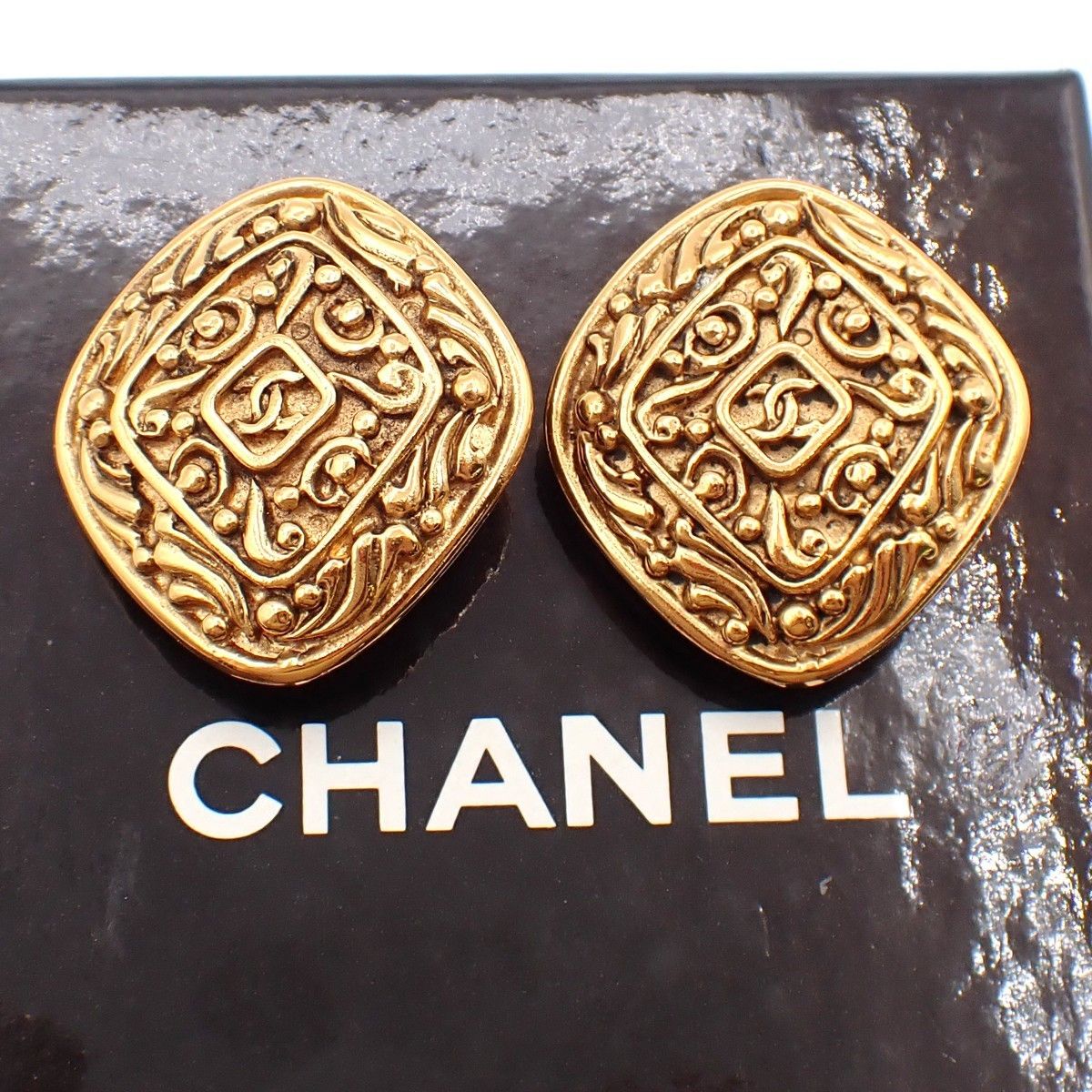 Chanel Chanel Vintage CC Diamond Shape Clips-On Earrings Gold-Plated Size ONE SIZE - 1 Thumbnail