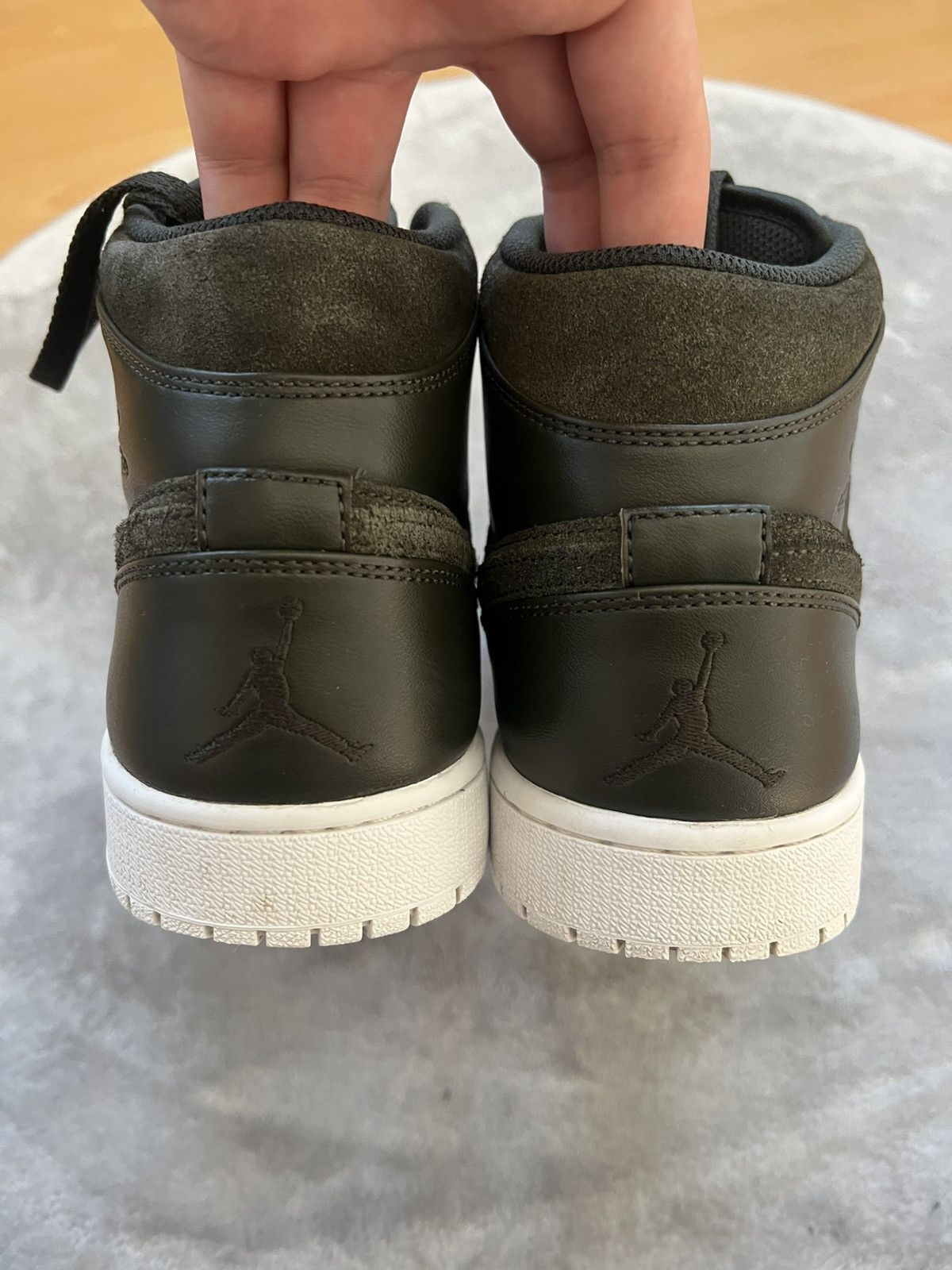 Jordan Brand × Nike Air Jordan 1 Retro Mid Seqouia Size US 9.5 / EU 42-43 - 4 Thumbnail