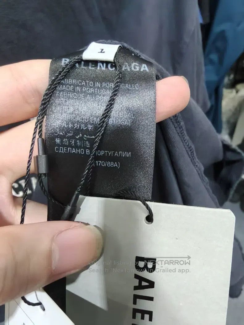 Balenciaga Balenciaga Distressed Short-Sleeve Size US S / EU 44-46 / 1 - 4 Thumbnail