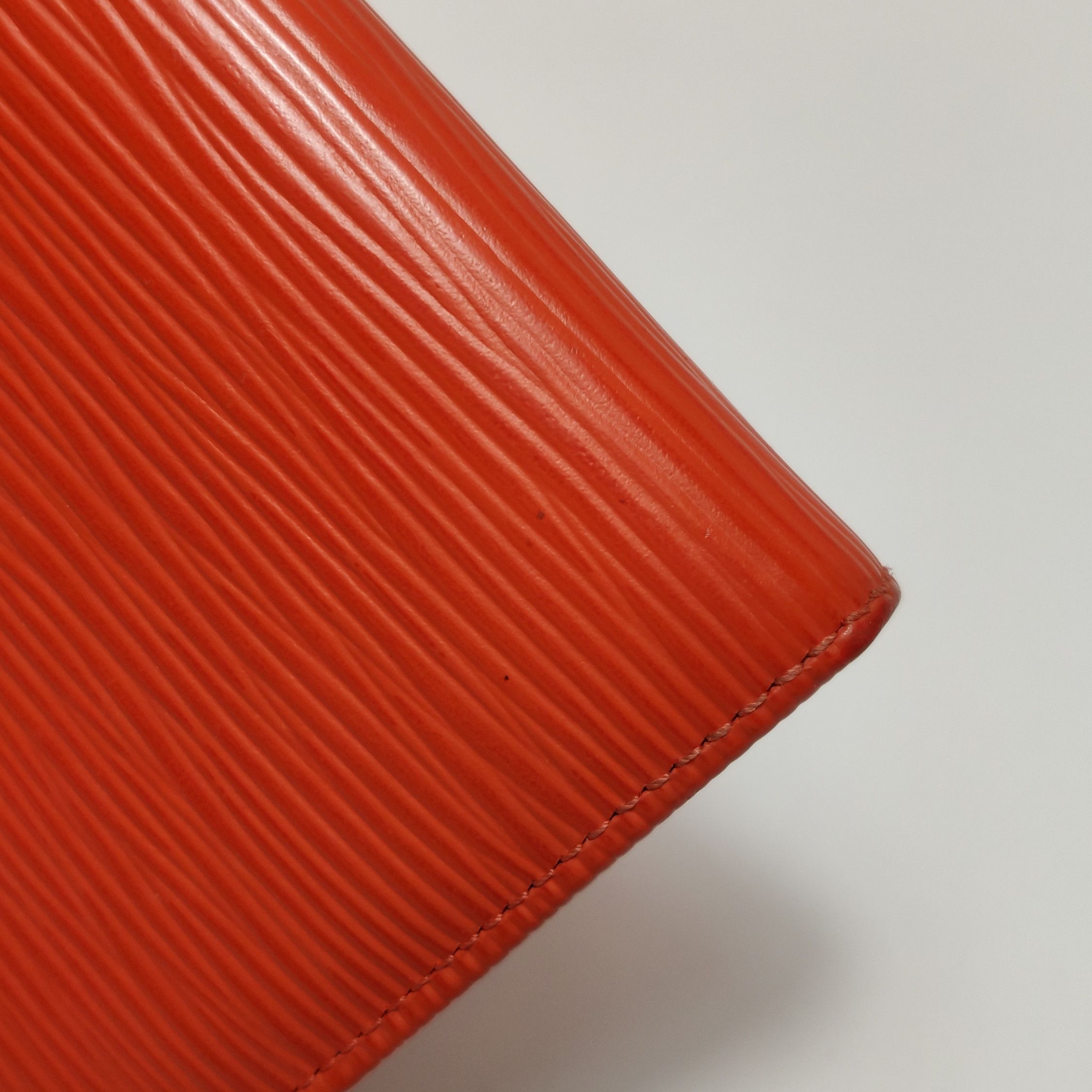 Louis Vuitton Louis Vuitton (LV) Cowhide solid color water ripple embosse Size ONE SIZE - 3 Thumbnail