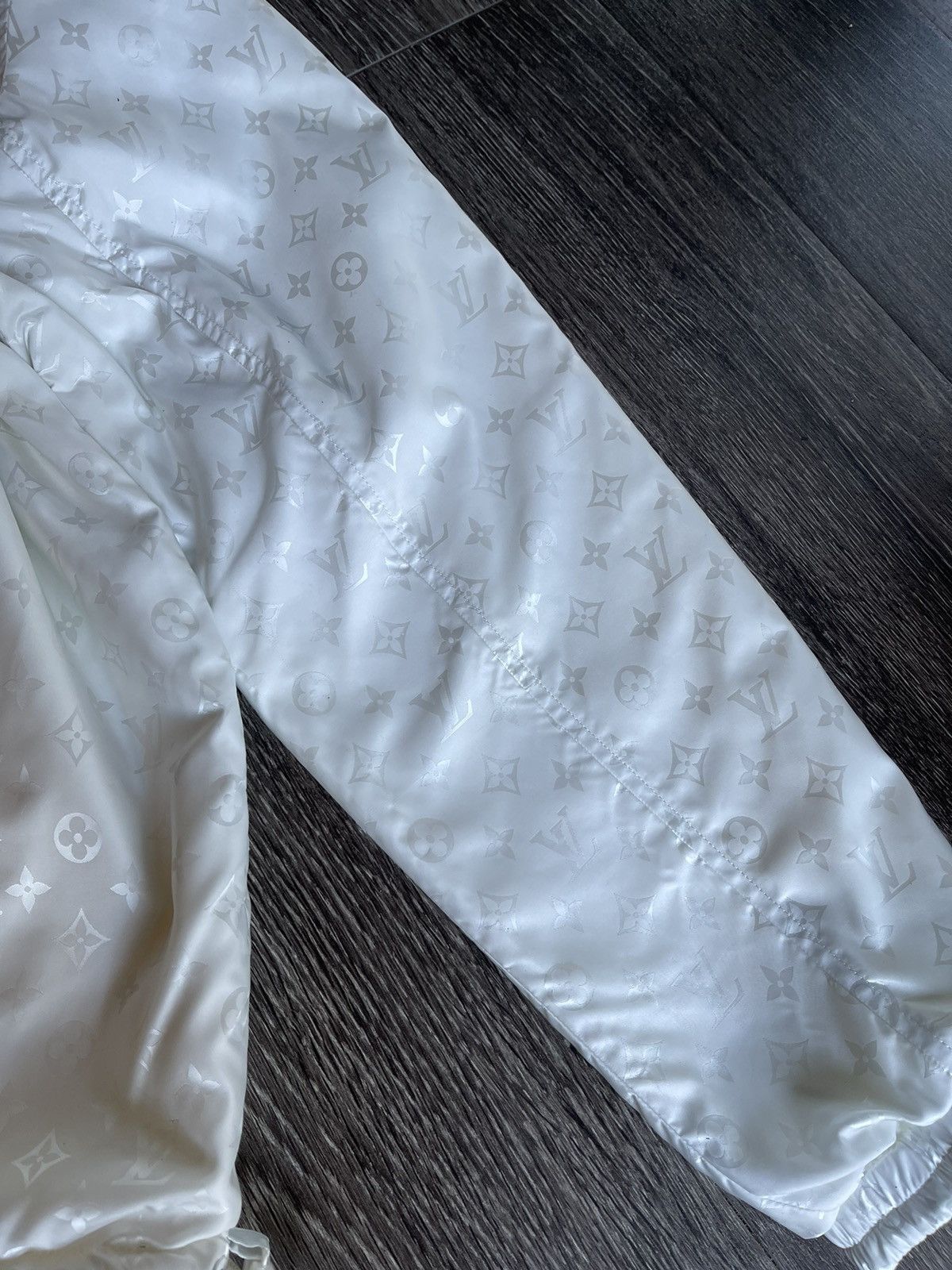 Louis Vuitton Louis Vuitton White Monogram Zip Up Jacket Size US M / EU 48-50 / 2 - 8 Thumbnail