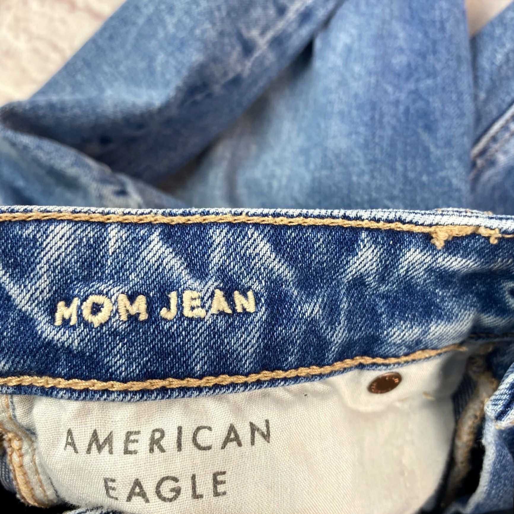 American Eagle Outfitters American Eagle Womens Mom Jeans Size 2 Blue Ripped Mid Rise Medium Wash Size 26" / US 2 / IT 38 - 7 Thumbnail