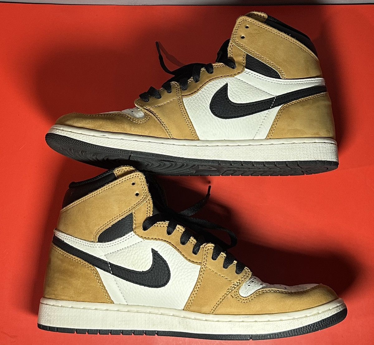 Jordan Brand Size 11 - Jordan 1 Retro High OG Rookie of the Year 2018 Size US 11 / EU 44 - 3 Thumbnail