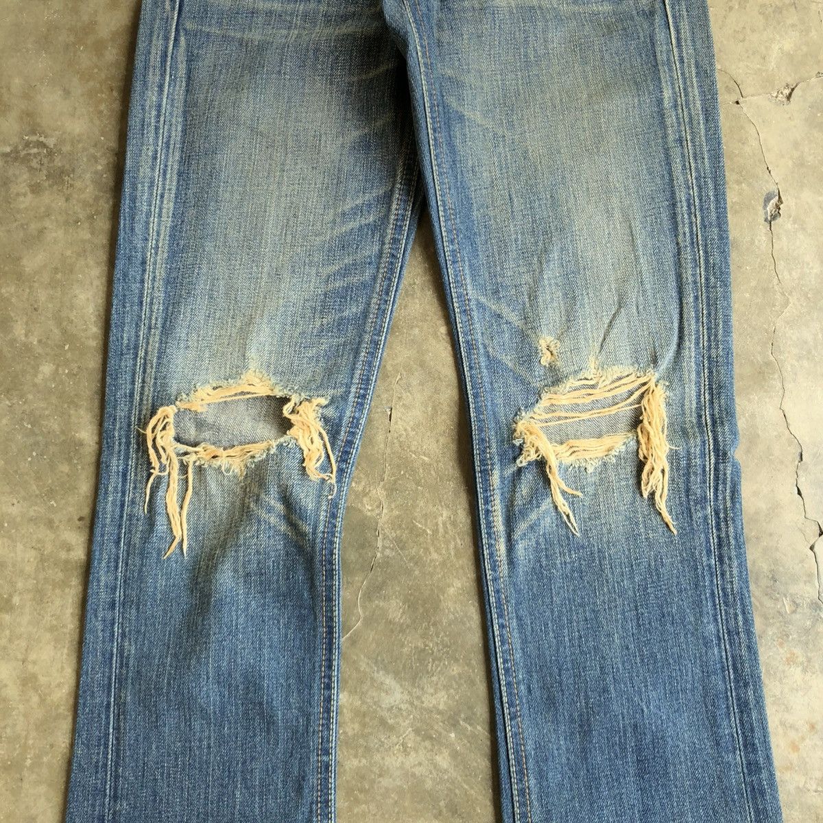 Japanese Brand 🇯🇵 2000s SLY Japan Ripped Bootcut Denim Jeans Pants Blue Wash Size US 26 / EU 42 - 3 Thumbnail