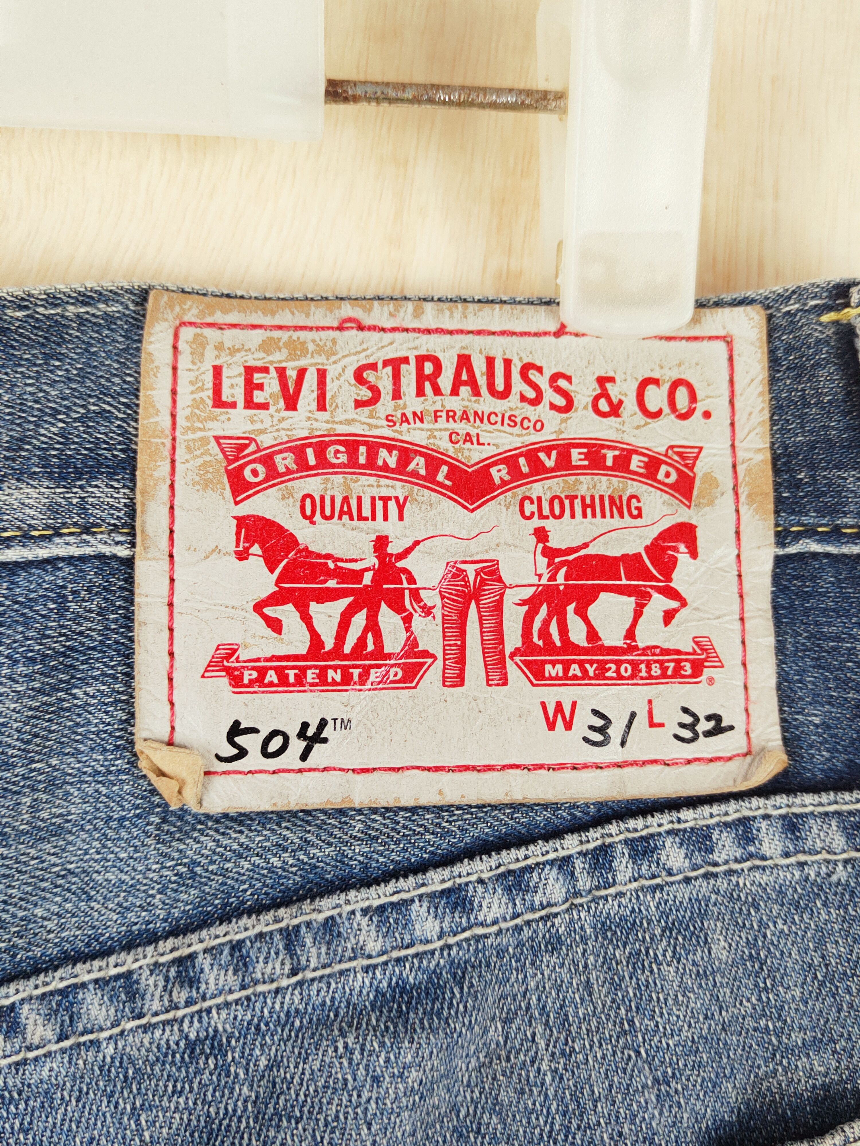 Japanese Brand Levi's Dark Blue Distressed Ripped Jeans #S2663 Size US 32 / EU 48 - 7 Thumbnail
