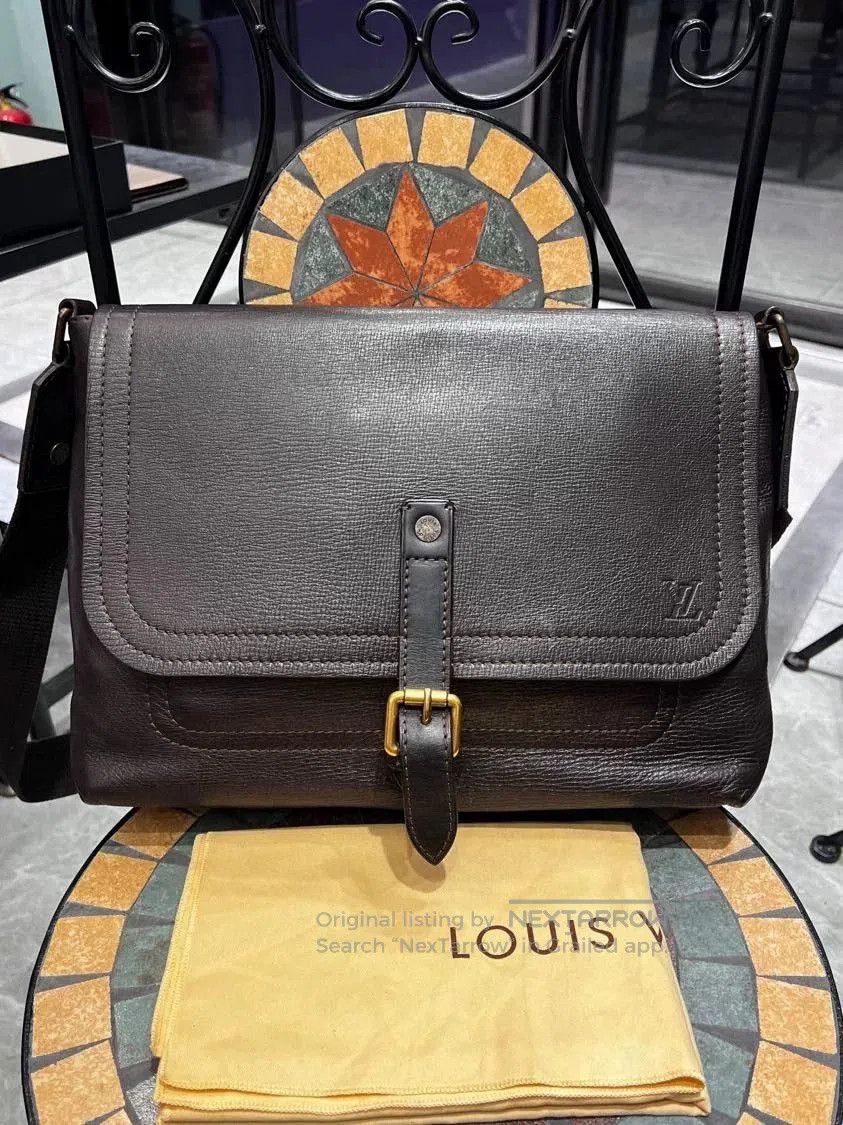 Louis Vuitton Louis Vuitton Men's Brown Cowhide Messenger Bag. Size ONE SIZE - 2 Thumbnail