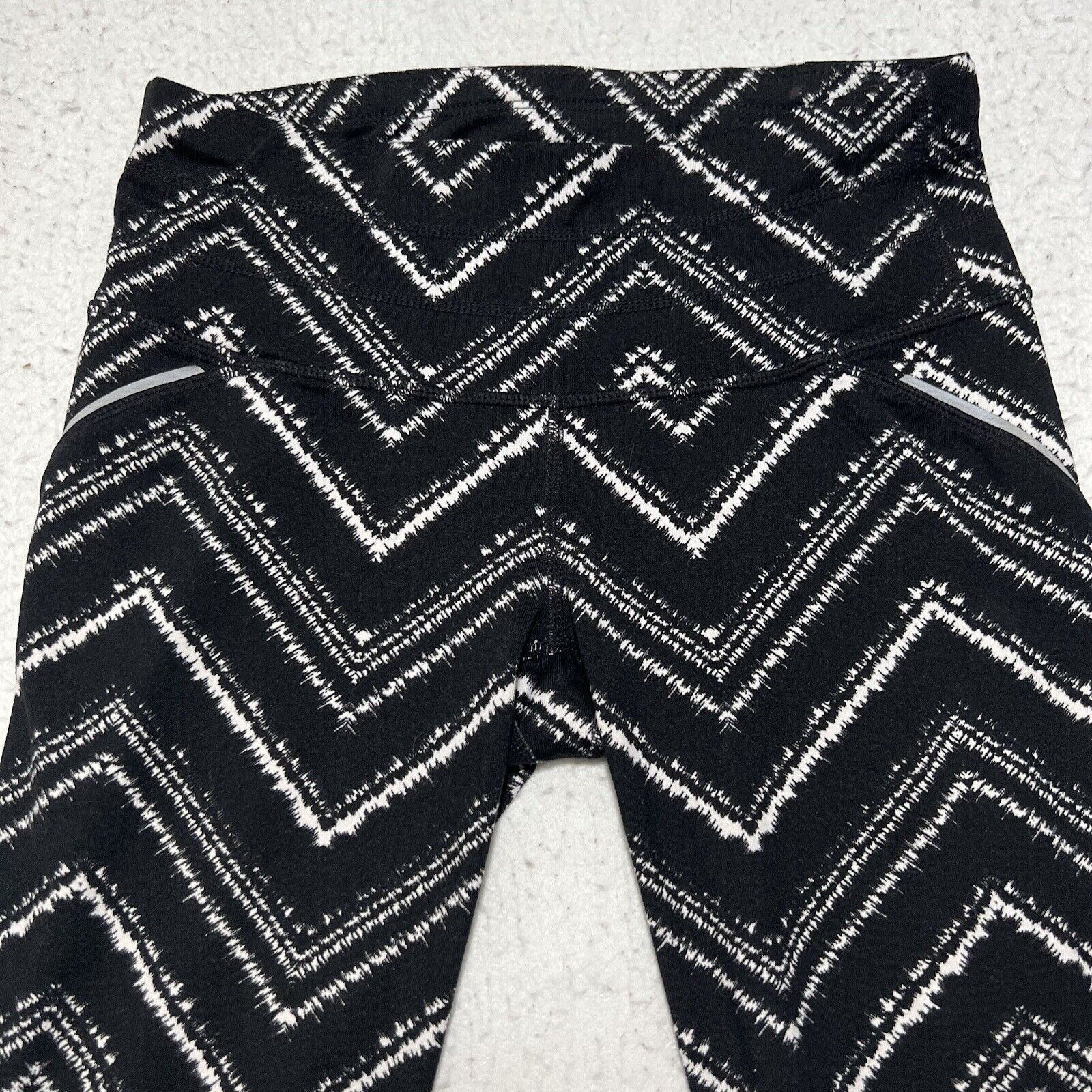 Athleta Athleta XS Capri Athletic Leggings Black White Stripe Pants Size 26" / US 2 / IT 38 - 2 Thumbnail