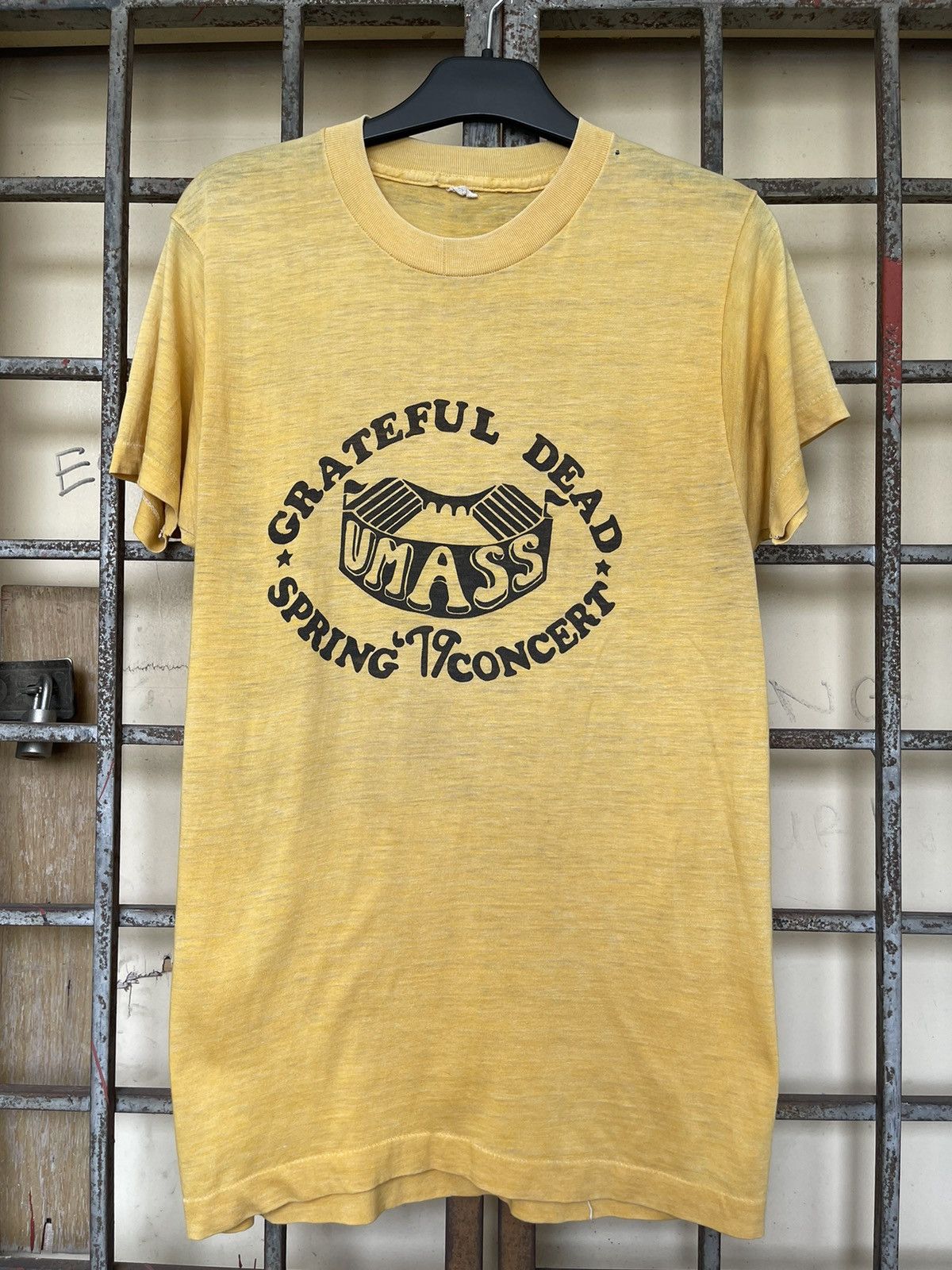 Band Tees Vintage 1979 Grateful Dead UMASS Spring Concert Patti Smith Size US M / EU 48-50 / 2 - 1 Thumbnail