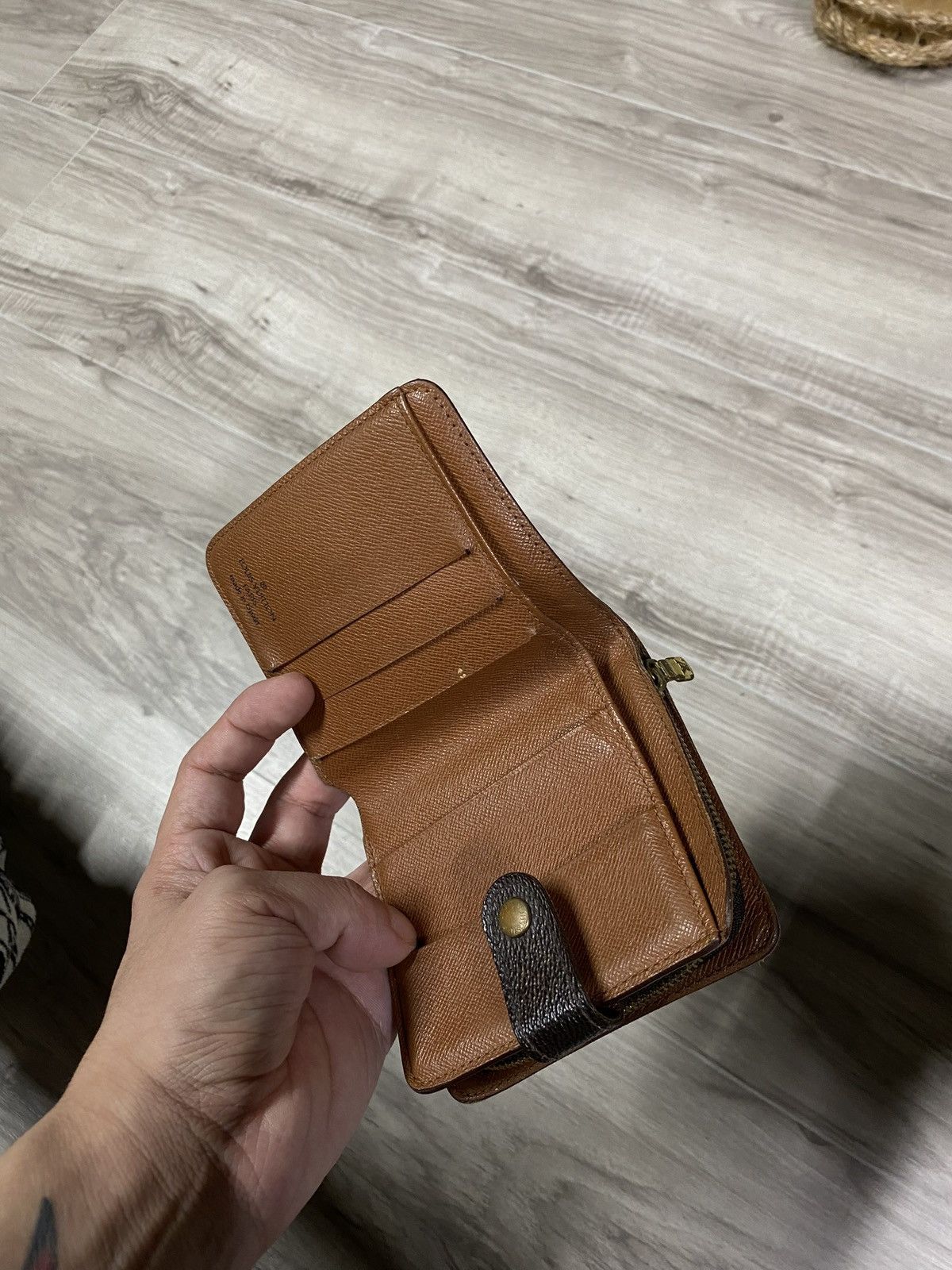 Louis Vuitton Louis Vuitton Brown Monogram Leather Wallet Preowned Y2K Size ONE SIZE - 14 Thumbnail