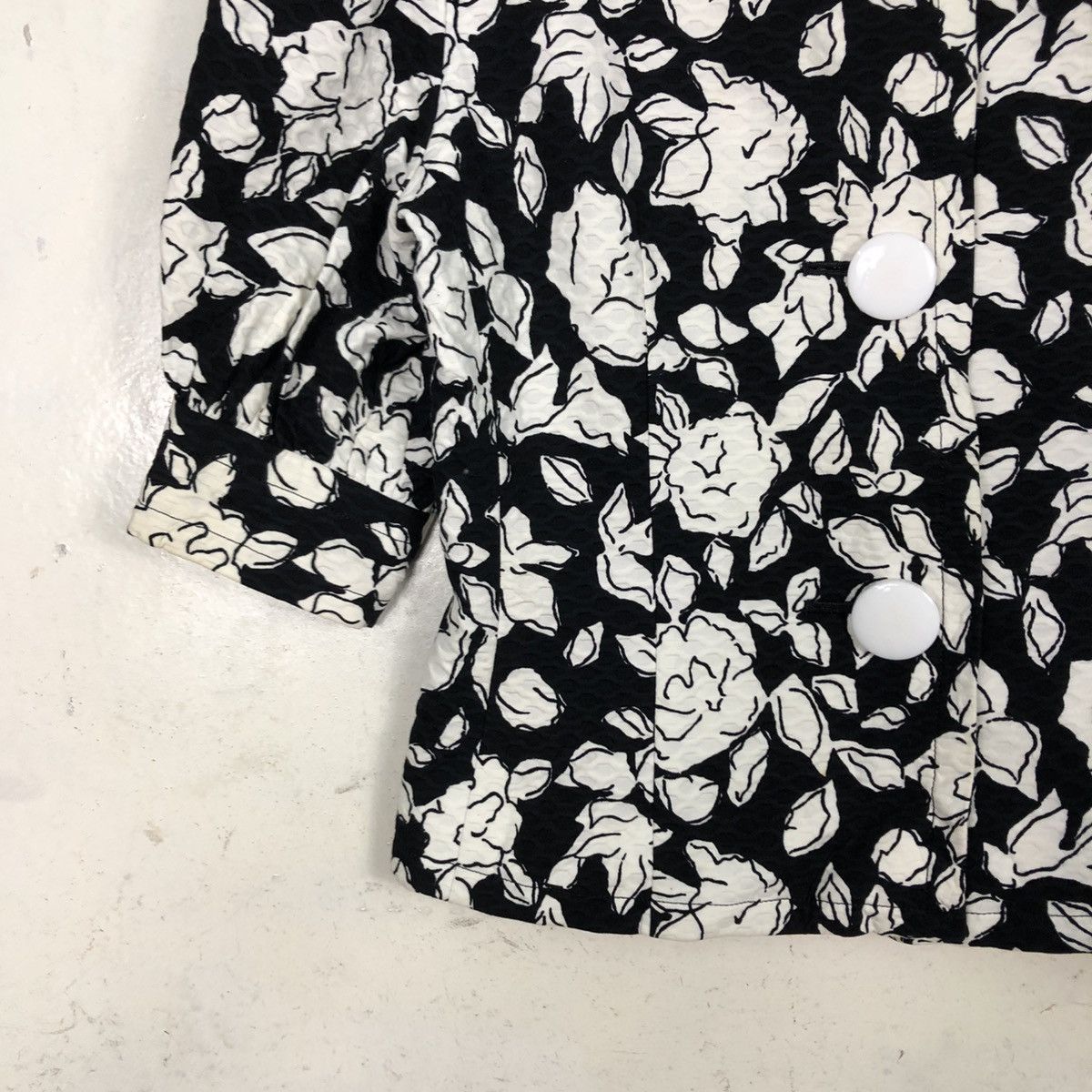 Givenchy 📌Cropped Short Sleeve Givenchy Nouvelle Boutique Paris Size M / US 6-8 / IT 42-44 - 6 Thumbnail