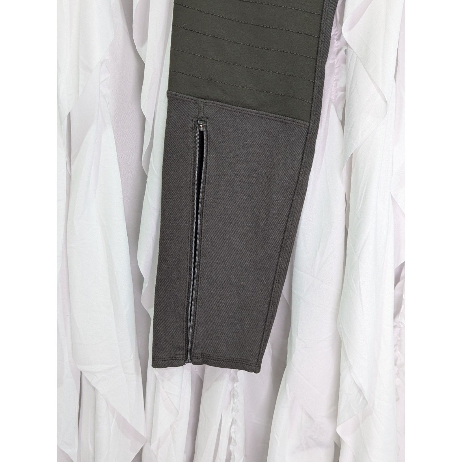 Athleta Athleta Trailsetter Motto Motion Pants Olive Green Biker 8 Size 31" - 12 Thumbnail