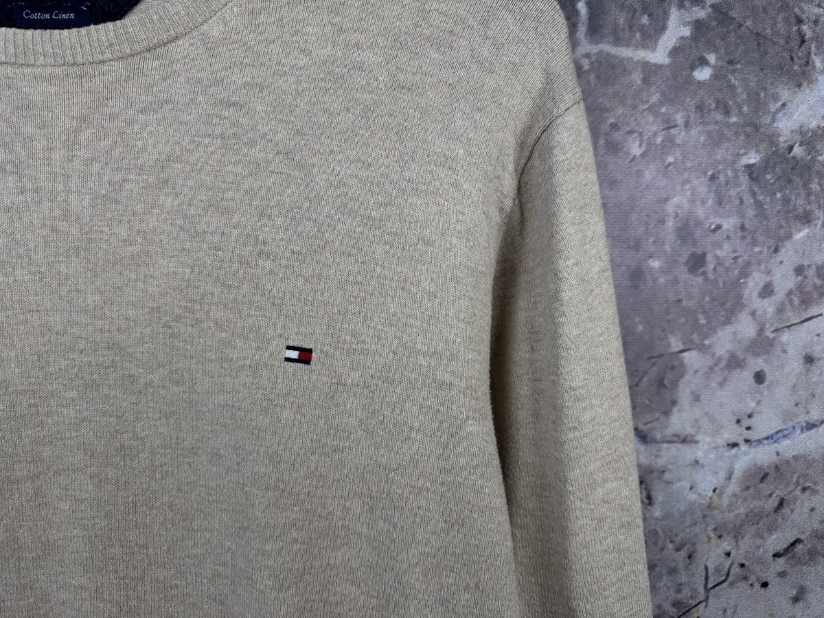 Tommy Hilfiger Tommy Hilfiger Beige Crewneck Sweater Minimal Logo XL Size US XL / EU 56 / 4 - 4 Thumbnail