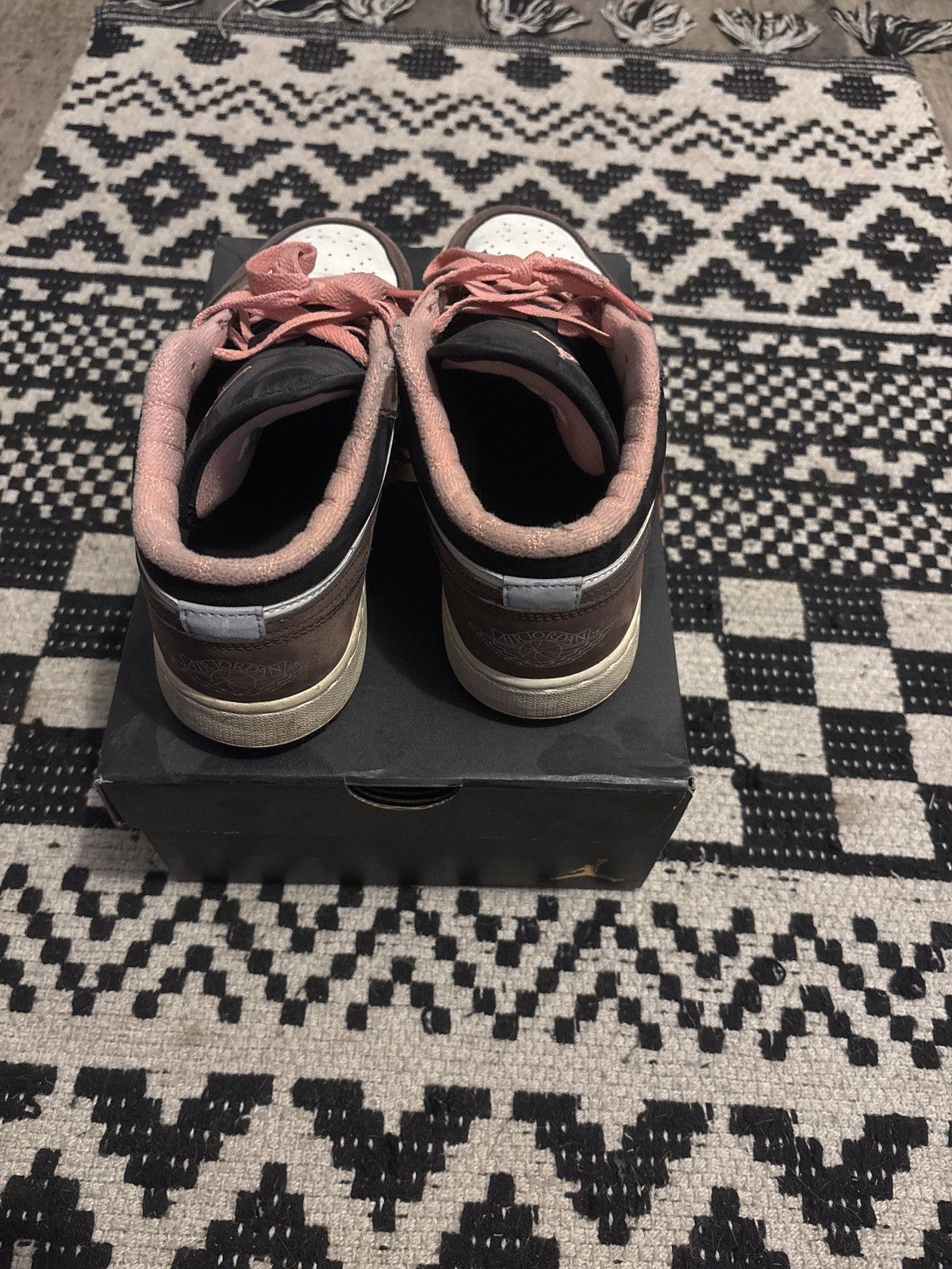 Jordan Brand Jordan 1 Low “Mocha” Brown Size US 6.5 / EU 39-40 - 2 Thumbnail