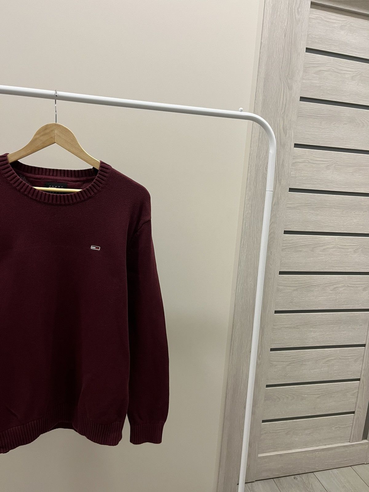 Tommy Hilfiger Vintage Tommy Hilfiger Y2K Sweater Red If Six Was Nine Size US L / EU 52-54 / 3 - 2 Thumbnail