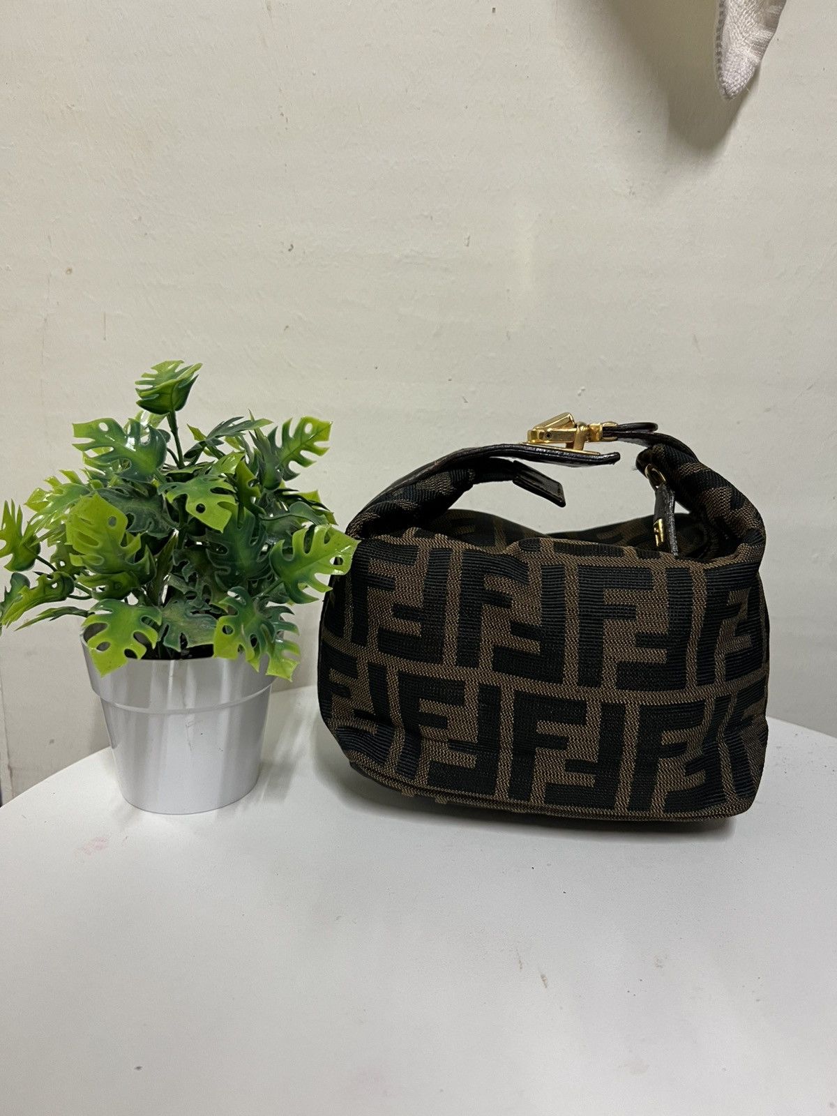 Fendi Authentic Fendi Vanity Size ONE SIZE - 2 Thumbnail