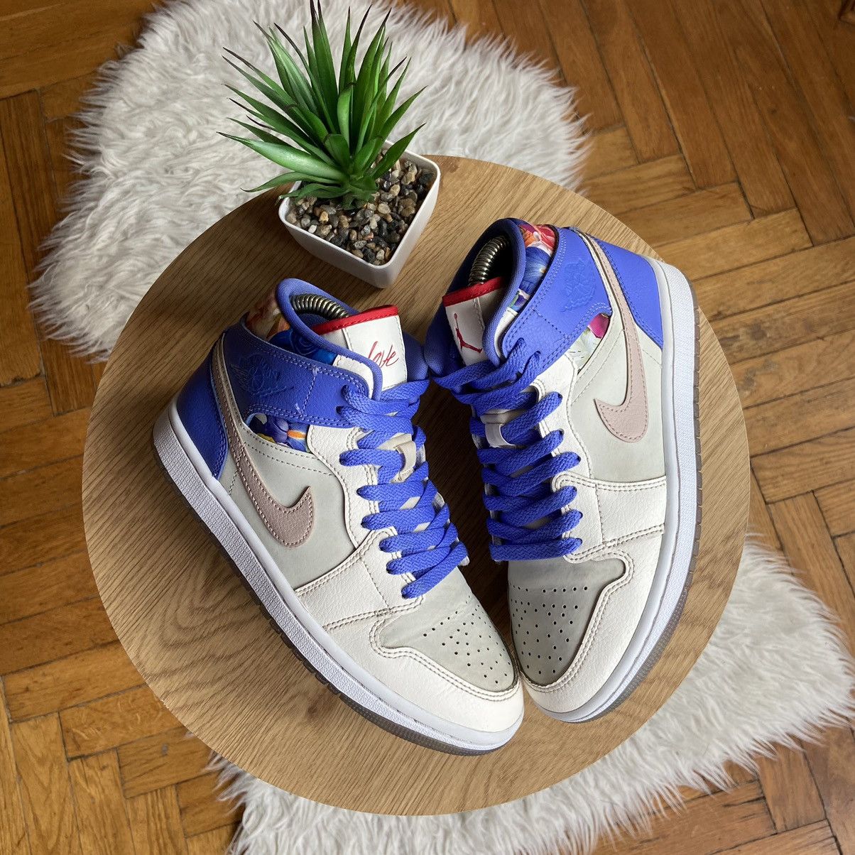 Jordan Brand × Nike 📌 Cutie Nike Air Jordan 1 Mid Valentine’s Day Bouquet Shoes Size US 7 / IT 37 - 2 Thumbnail