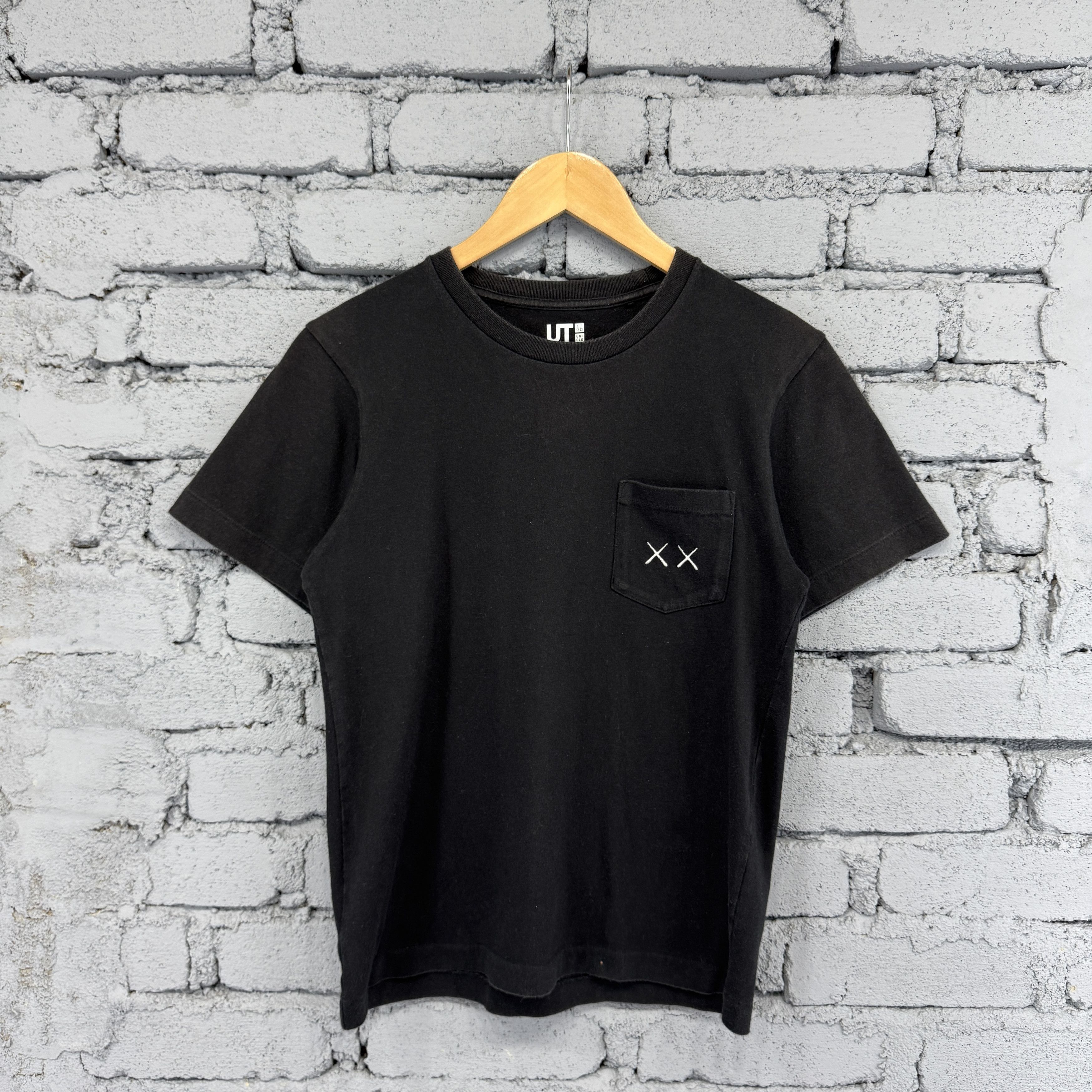 Kaws × Uniqlo Uniqlo Kaws Sesame Street Single Pocket Tshirt Size US XS / EU 42 / 0 - 2 Thumbnail