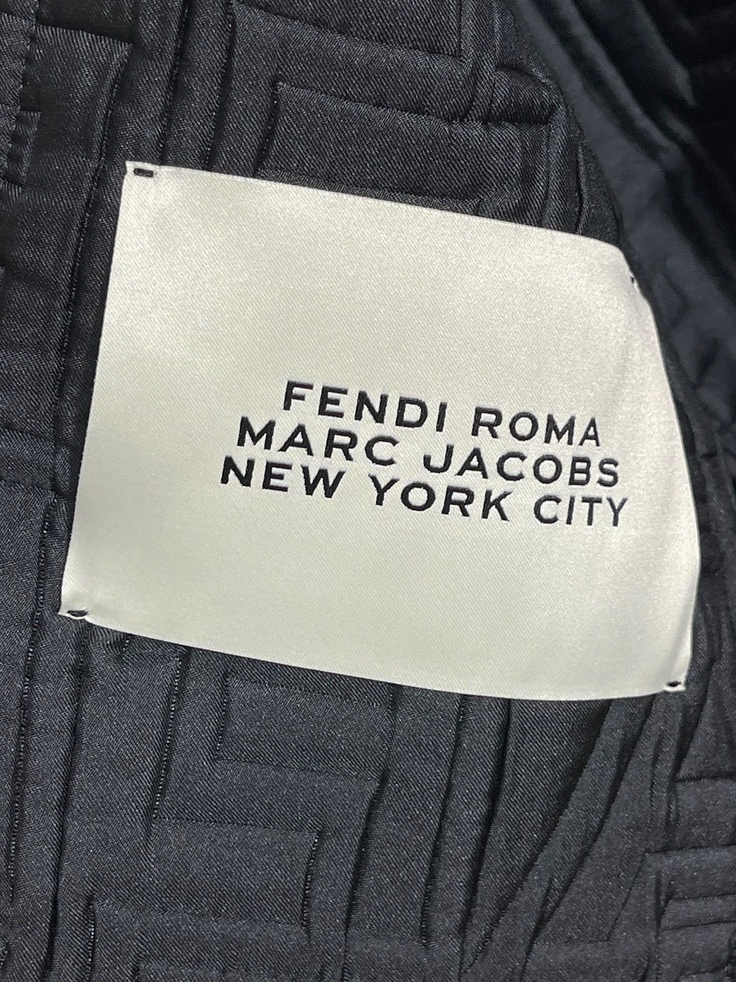 Fendi Fendi 3D Embossed Logo Oversize Jacket Size 52 Size US L / EU 52-54 / 3 - 6 Thumbnail