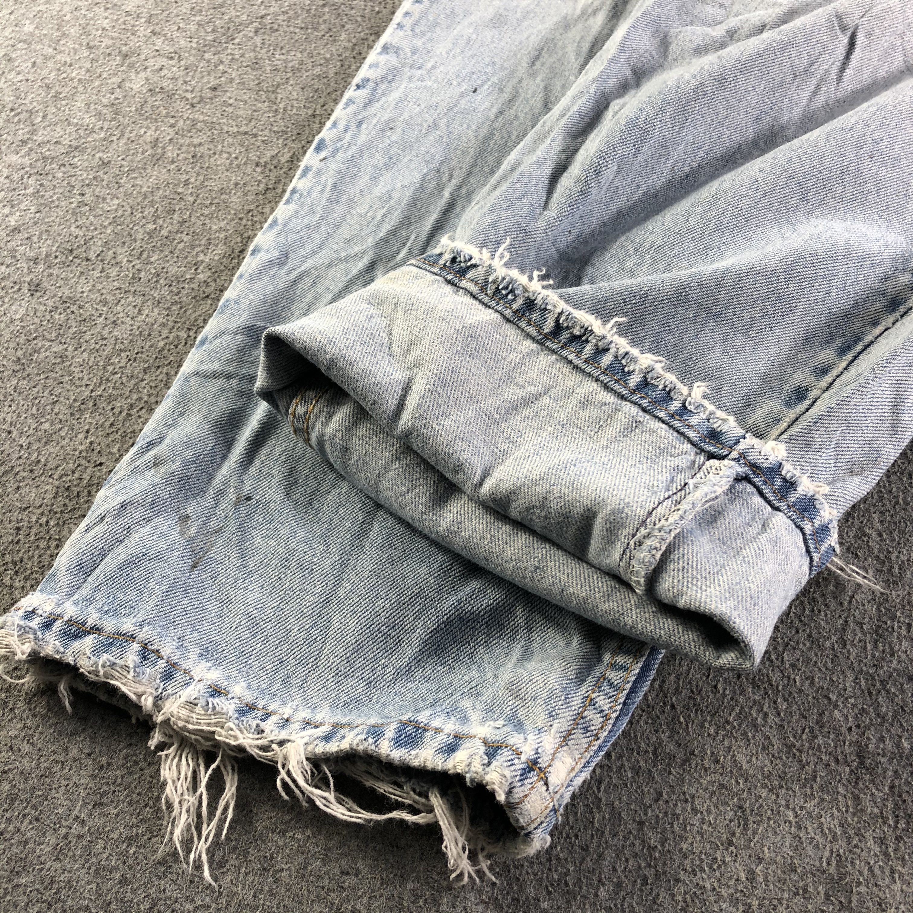 Levi's Vintage 90s Light Wash Levis 550 Jeans-J4193 Size US 37 - 7 Thumbnail