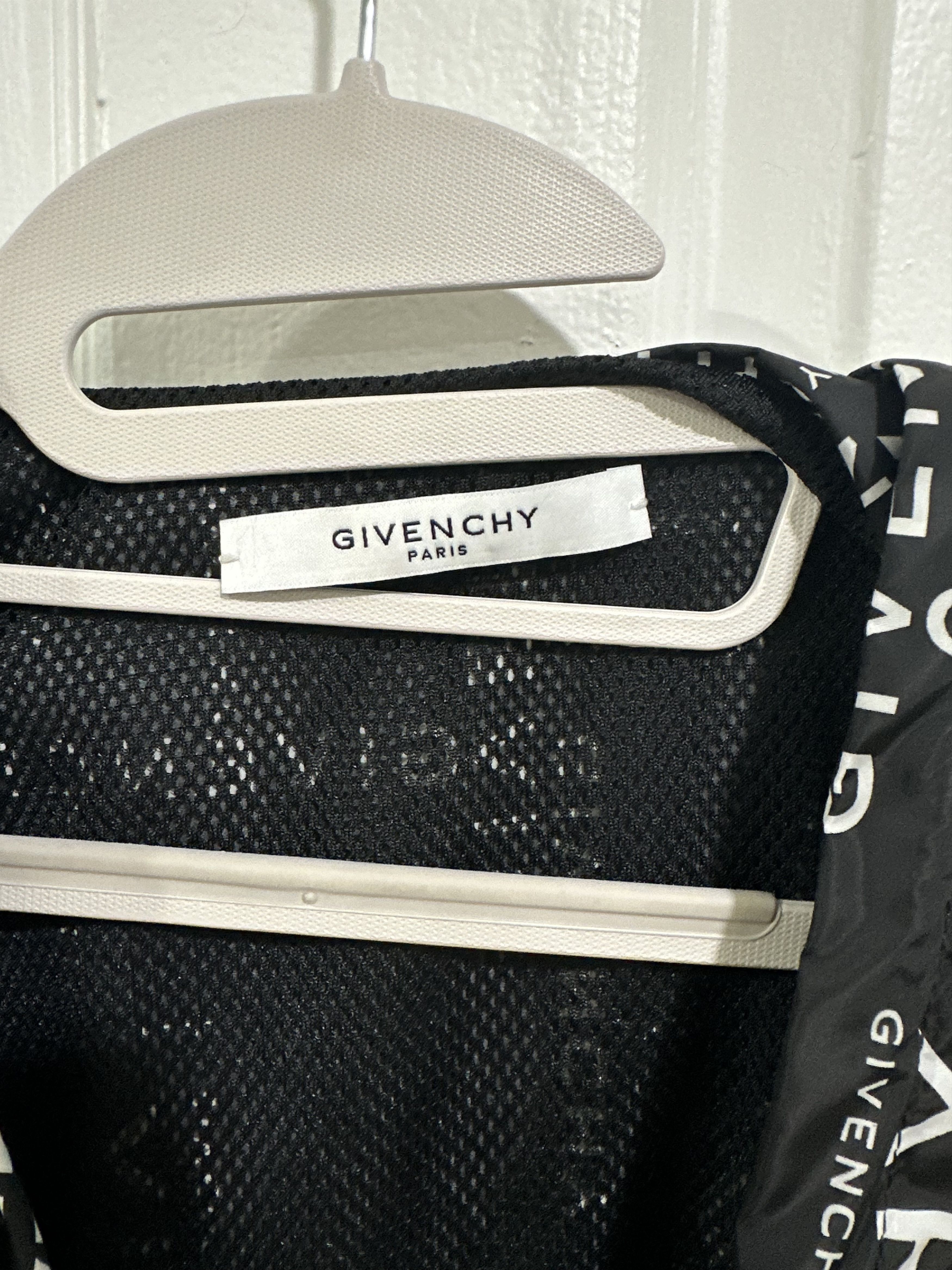 Givenchy Givenchy crossword rain coat/all over windbreaker Size US L / EU 52-54 / 3 - 3 Thumbnail