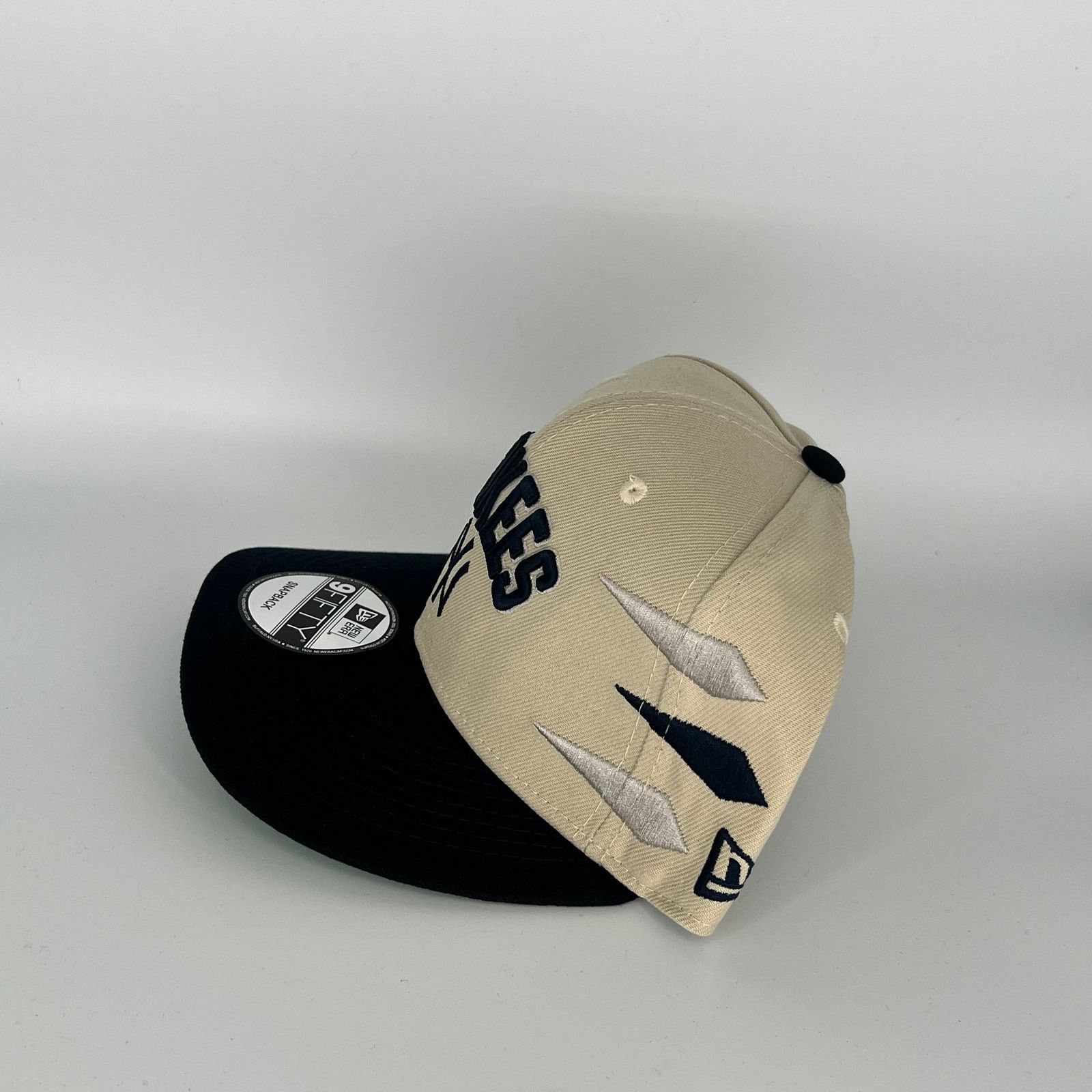 New Era Cream Black New York Yankees New Era MLB 9Fifty Snapback Hat Size ONE SIZE - 2 Thumbnail