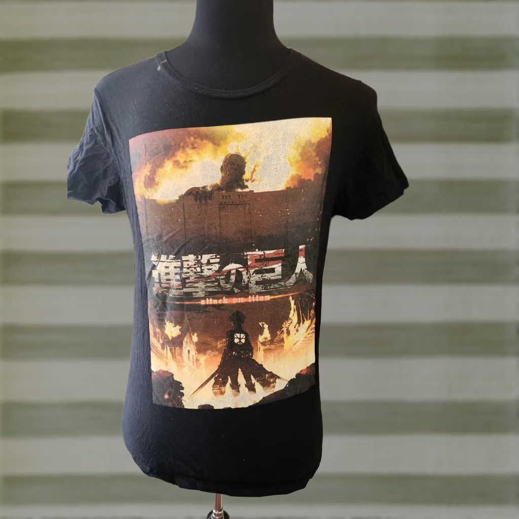 Vintage Attack on Titan T-Shirt Black Graphic Crew Neck Short Sleeve M Men Logo Size US M / EU 48-50 / 2 - 1 Thumbnail
