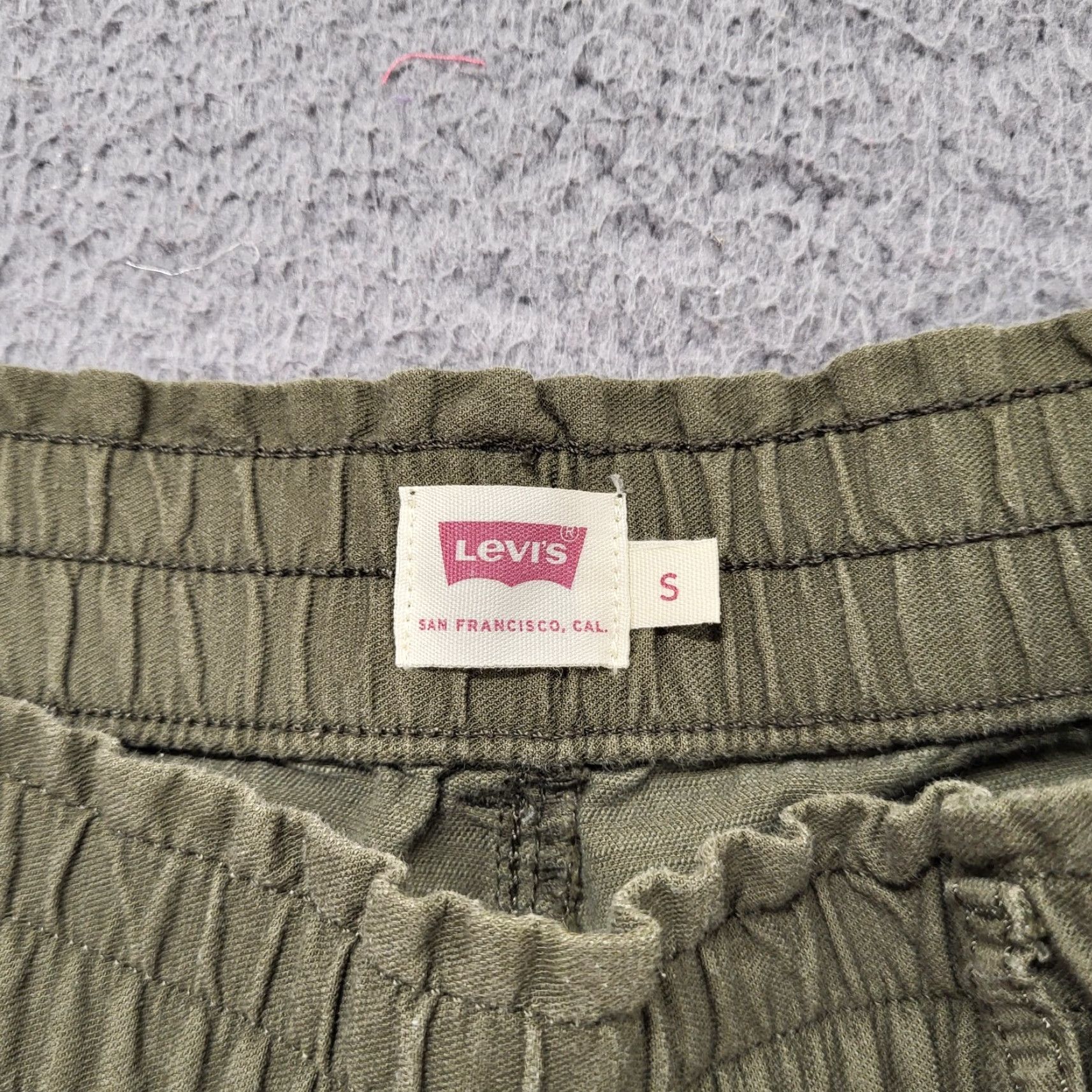 Levi's Levi's Joggers Women's Size S Green Paper Bag Stretch Street Style Chic Tapered Leg Front Flat Front Pockets Elastic Waist Casual Fall Winter Spring Size 28" / US 6 / IT 42 - 5 Thumbnail