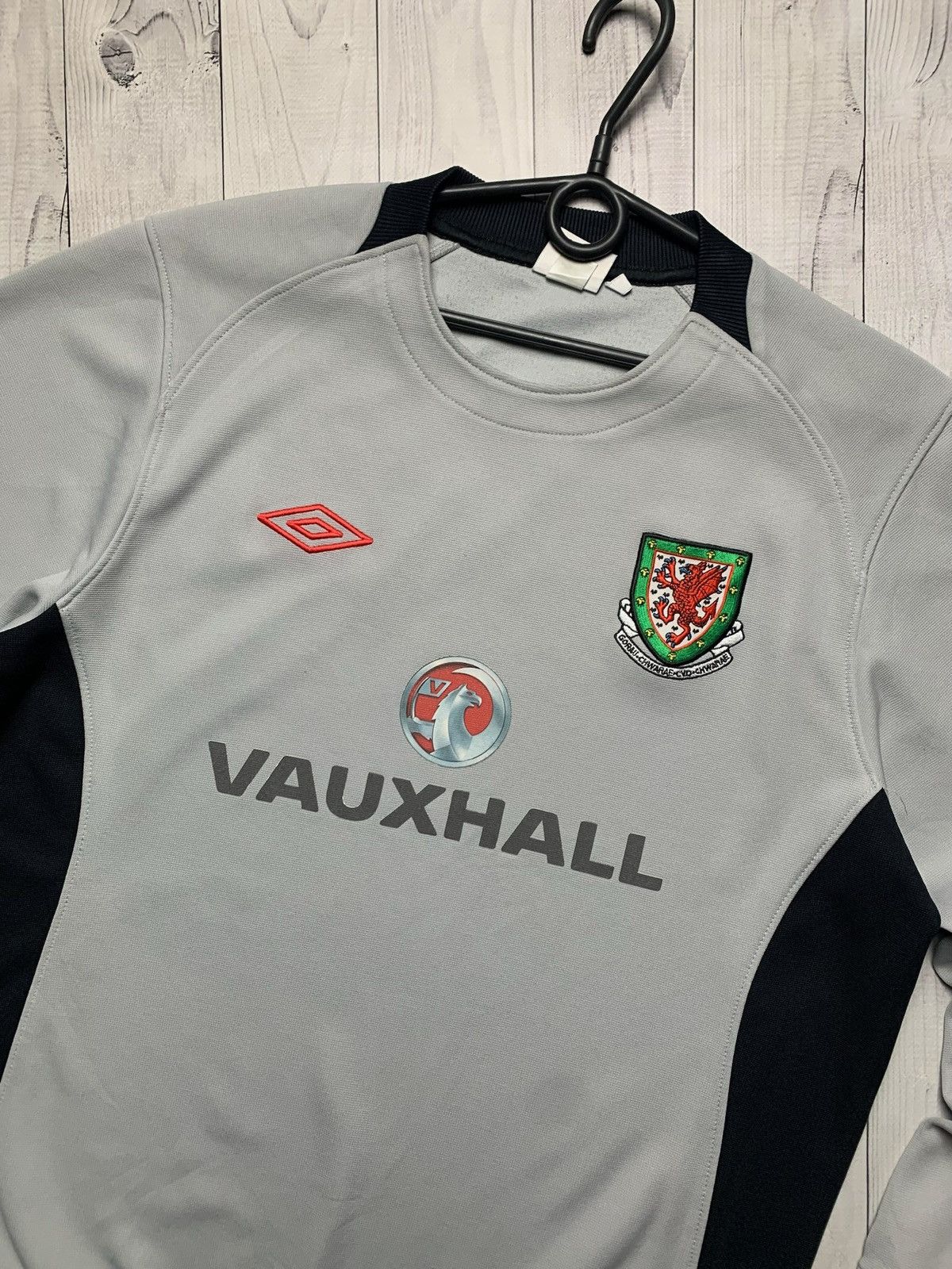 Umbro × Vintage Vintage Umbro Wales soccer sweatshirt size L logo Size US L / EU 52-54 / 3 - 2 Thumbnail