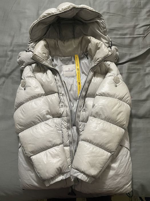 Moncler xs 2024