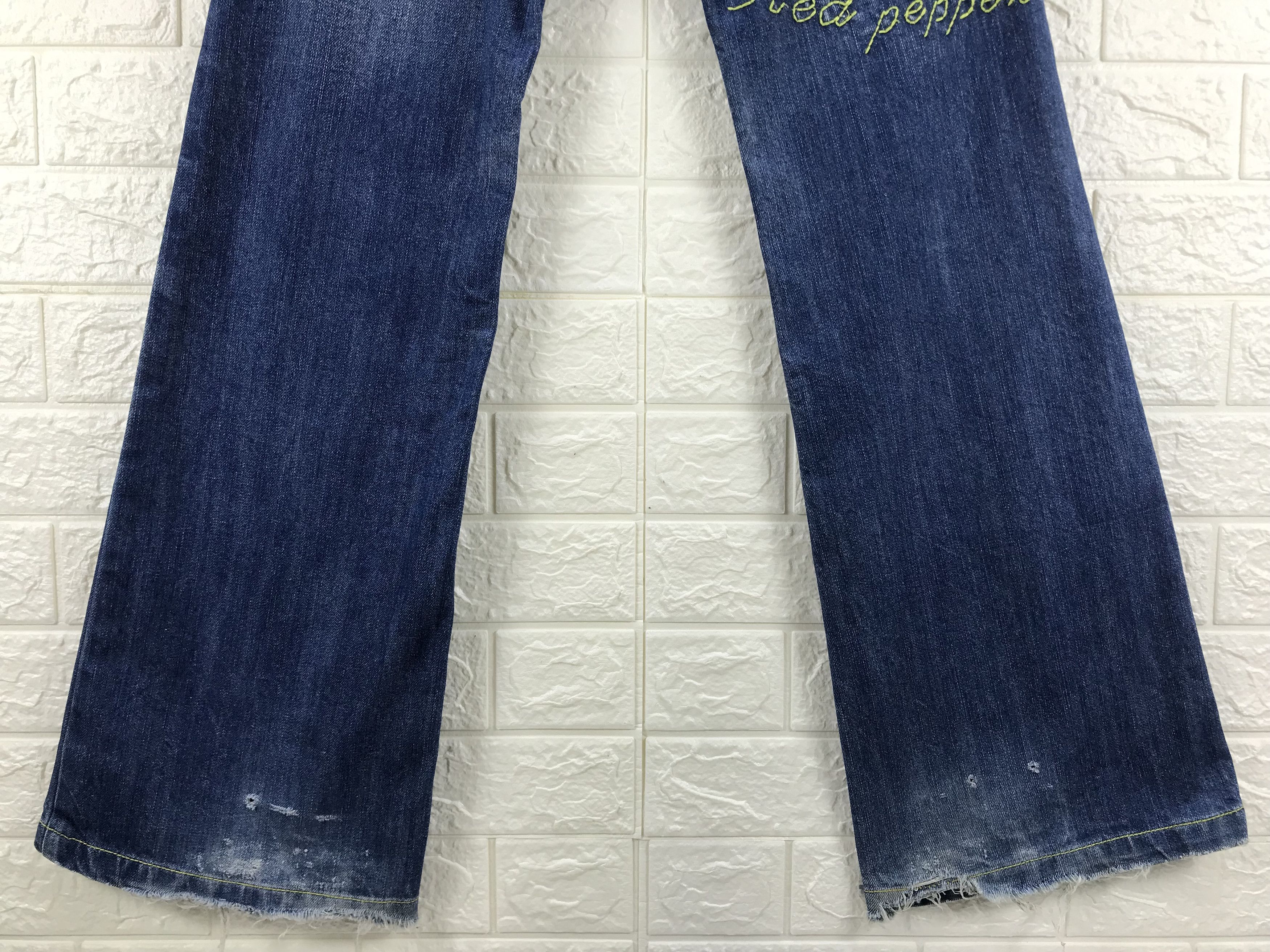 Beauty Beast Vintage Red Pepper Floral Cross Embroidered Flare Jeans Size 26" / US 2 / IT 38 - 4 Thumbnail