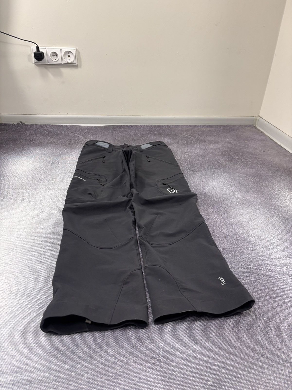 Norrona Norrona Men’s Svalbard Flex1 Caviar Black Outdoor Pants Size US 30 / EU 46 - 3 Thumbnail